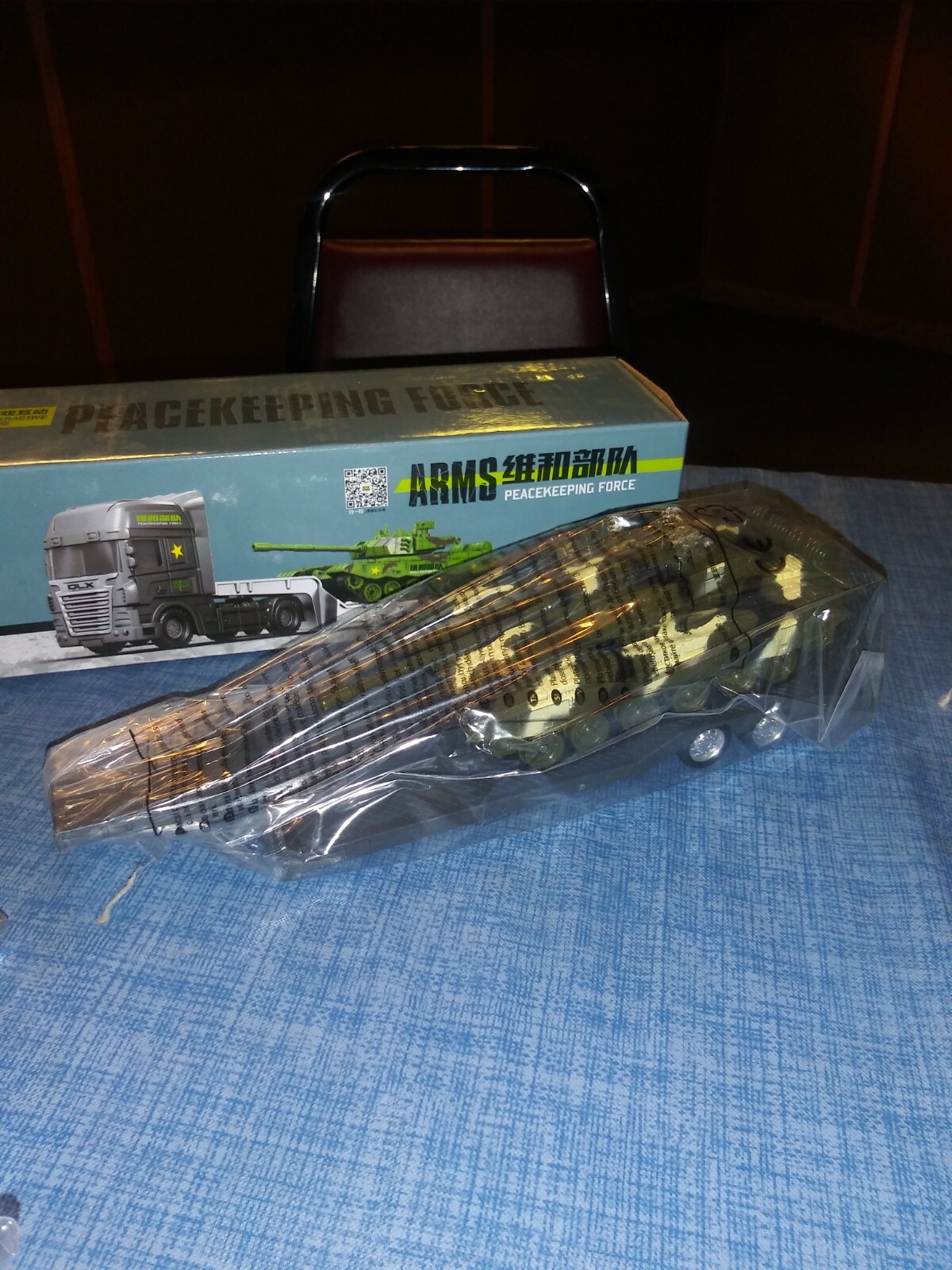 DELECTATION .DLX Semi Truck/Trailer, With Tank Arms Peacekeeping Force, NIB!