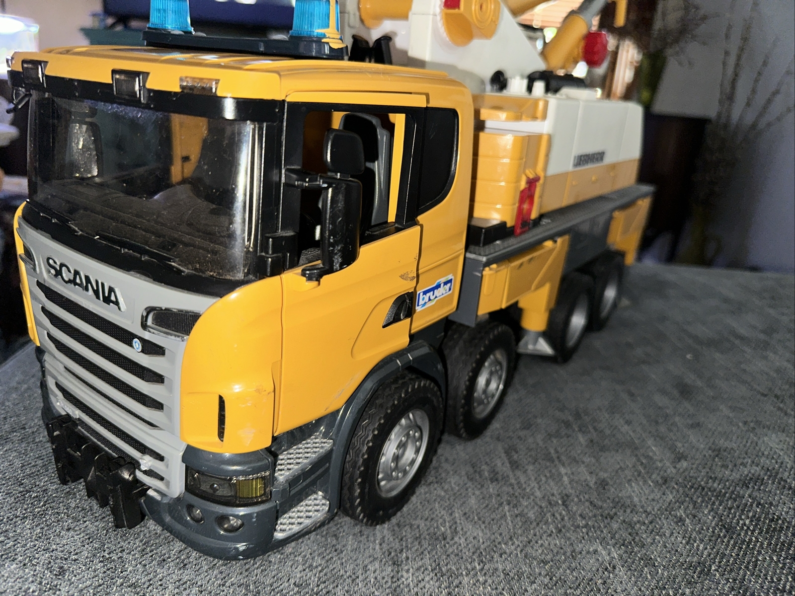 Bruder 1/16 Scania Super 560R Liebherr Crane Truck 03571