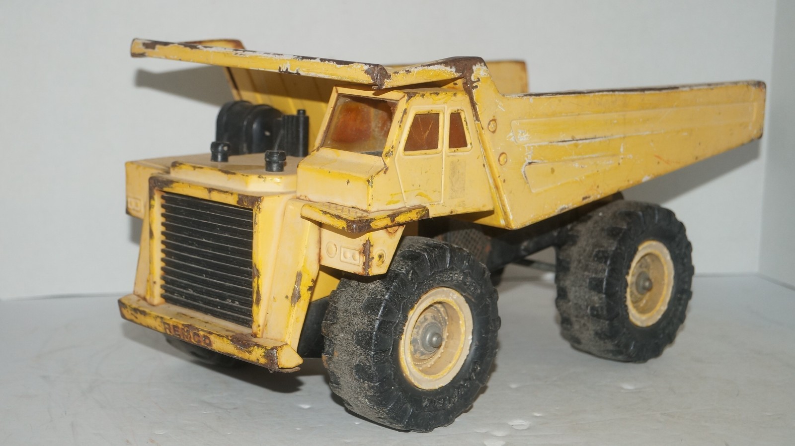 Vintage 1986 REMCO CAT 785 Pressed Steel Large Dump Truck