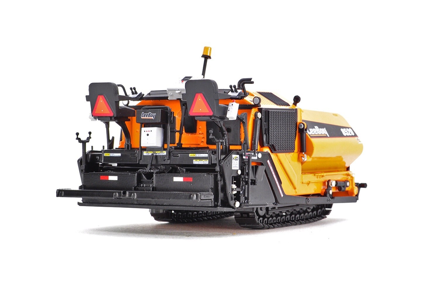 LeeBoy 8520 Asphalt Paver – Diecast Masters 1:32 Scale Diecast Model #41004 New