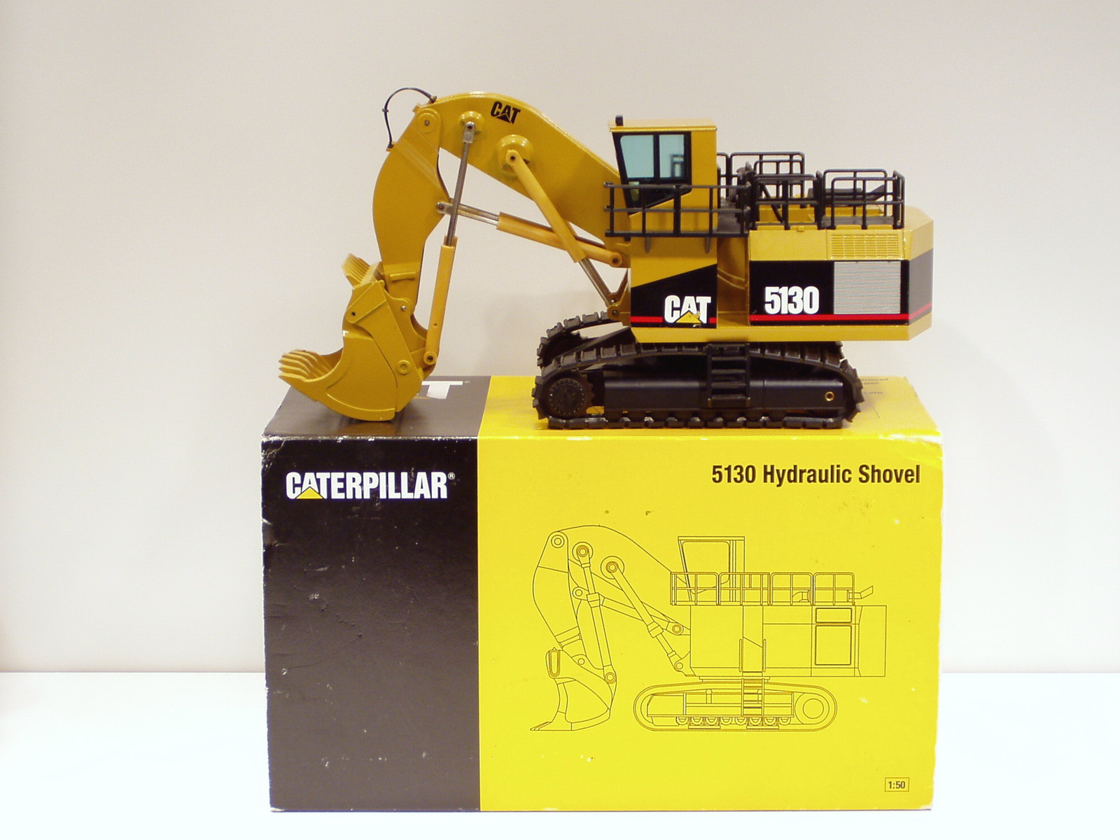 Caterpillar 5130 Shovel – “LAUNCH EDITION” – 1/50 – NZG #391 – N.MIB