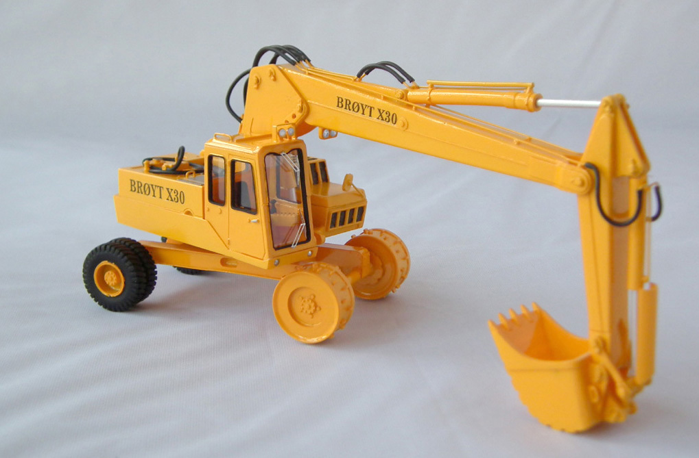 1/50 Excavator Broyt X30 wheels cab 1 – Ready Made Resin Model by Fankit Models