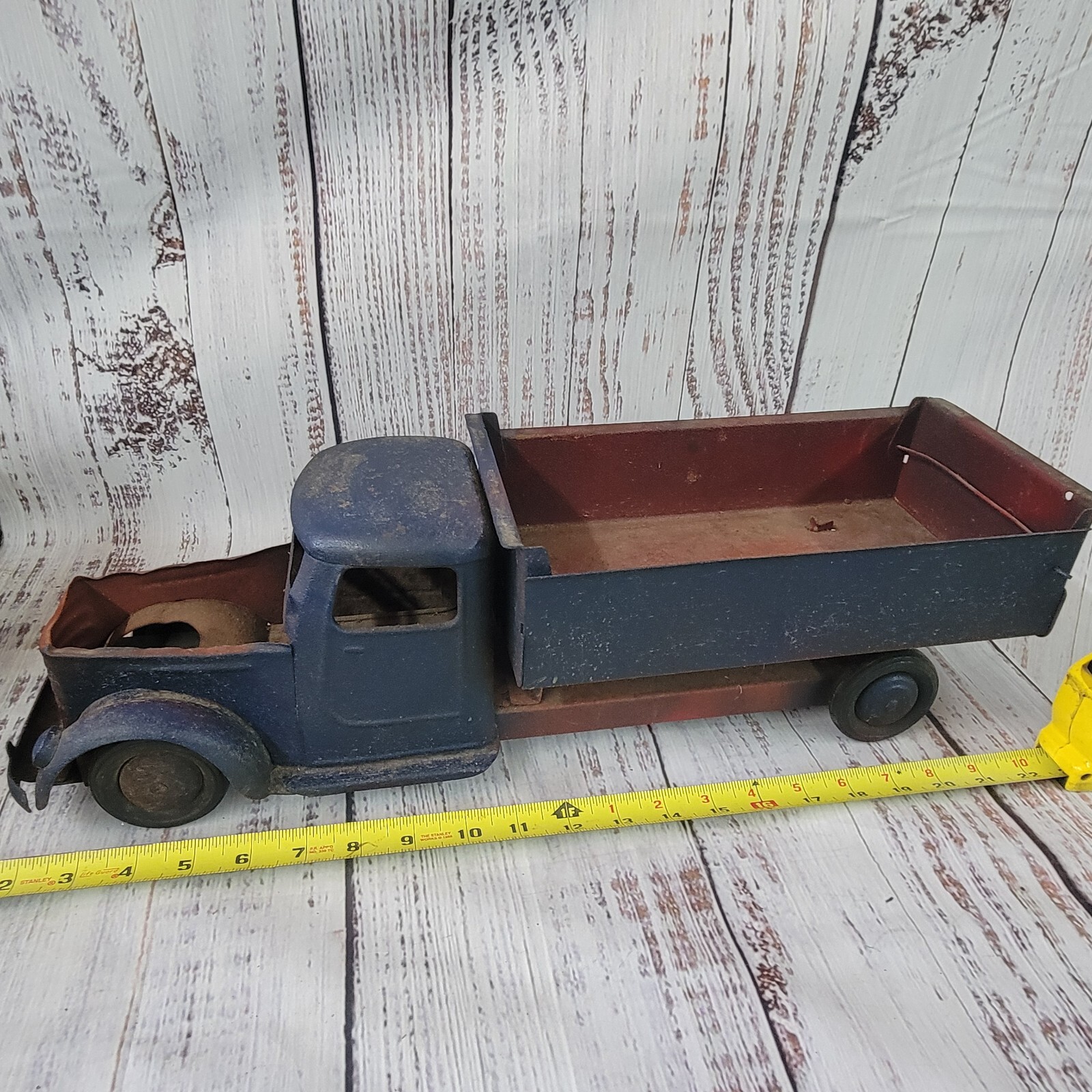 Vintage structo? 1920 or 30 very old pressed steel dump truck 24″ long no hood