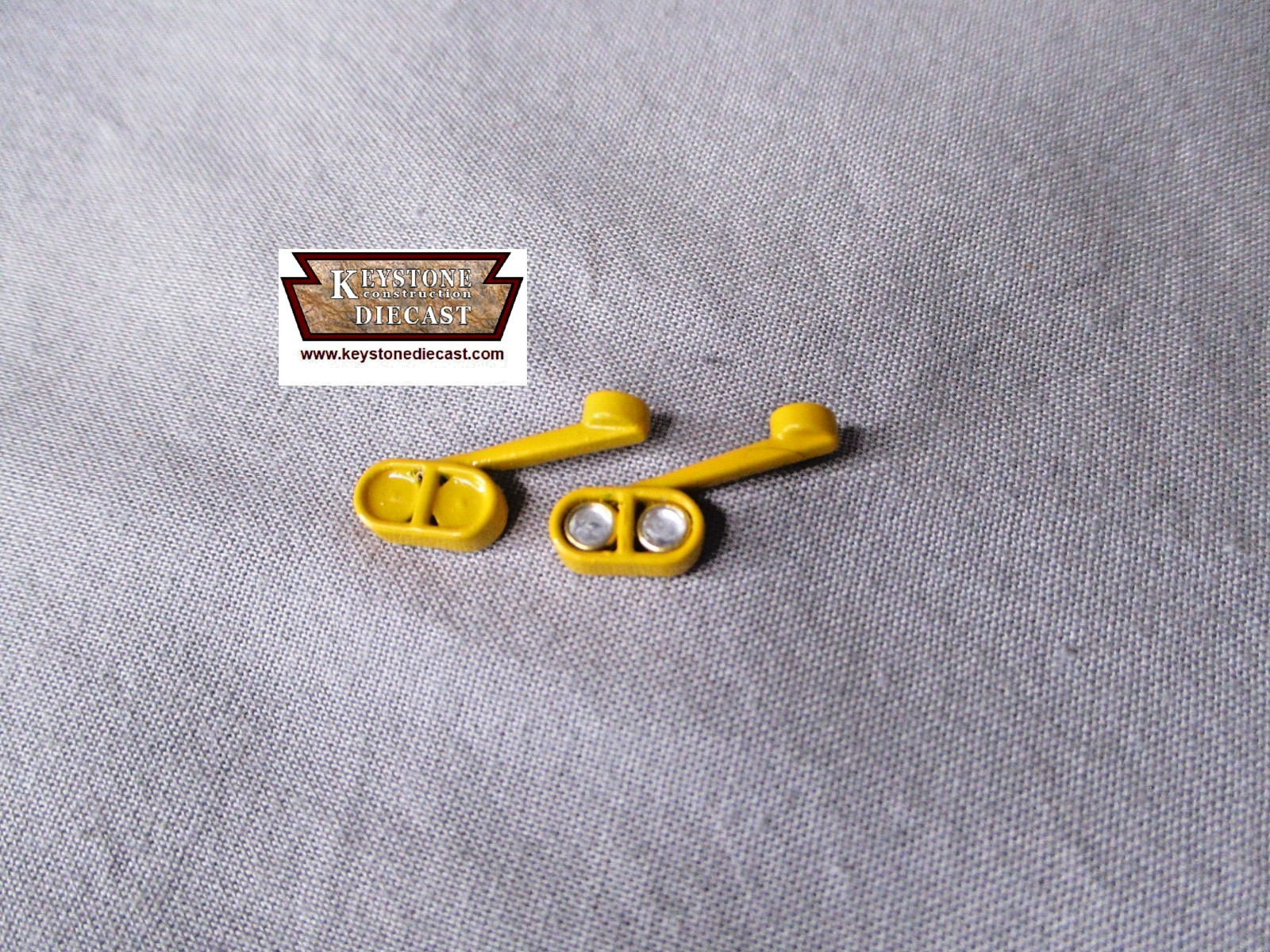 }MBM Model Pair Work Lights CCM 834 Dozers & 988 Loaders – 3D 1/48-1/50 (011)