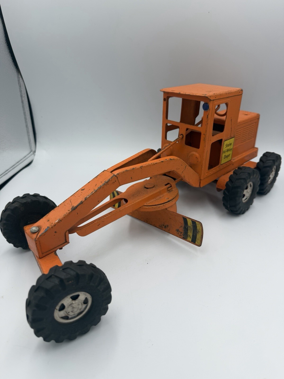 1950s TONKA Pressed Steel HI-WAY DEPARTMENT 975 ROAD GRADER Good Condition