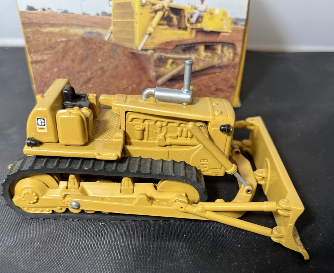 Vintage APRA Caterpillar D8K Dozer 1/50
