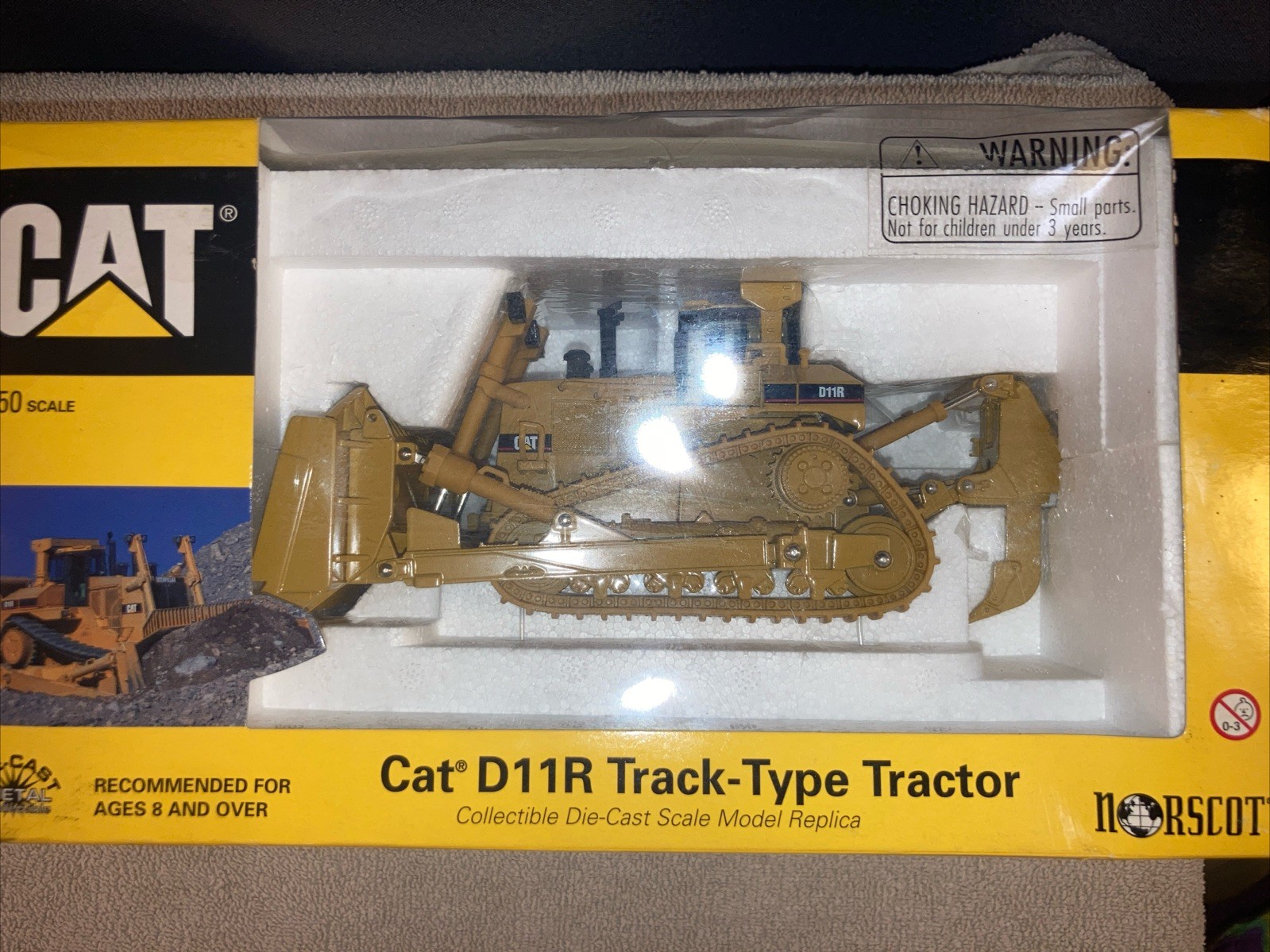 NIB 1999 Norscot 55025 1:50 Caterpillar CAT D11R Track-type Tractor Die Cast