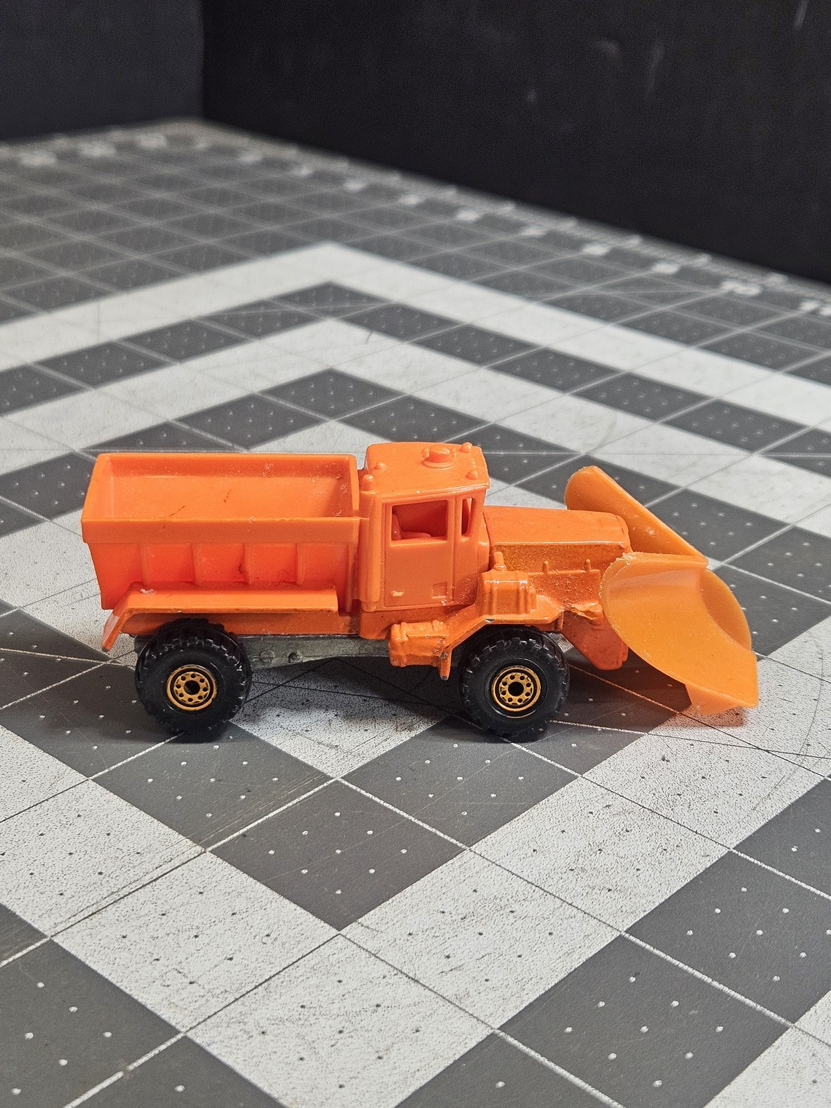 Hot Wheels Oshkosh Snow Plow Dump Truck Orange 1983 Diecast Construction Toy