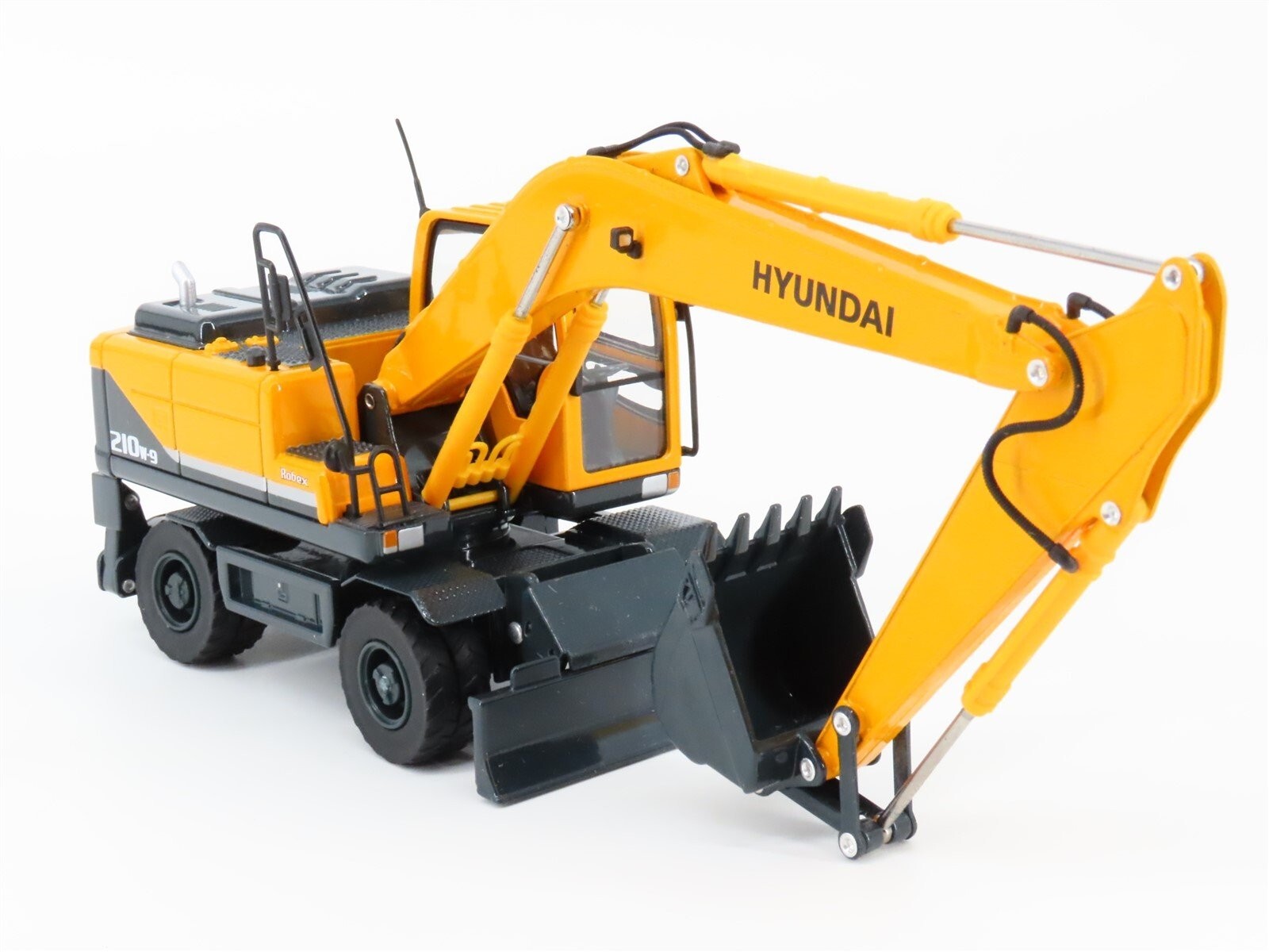 Hyundai Robex 210W-9 Wheeled Excavator – China 1:40 Scale Diecast Model New