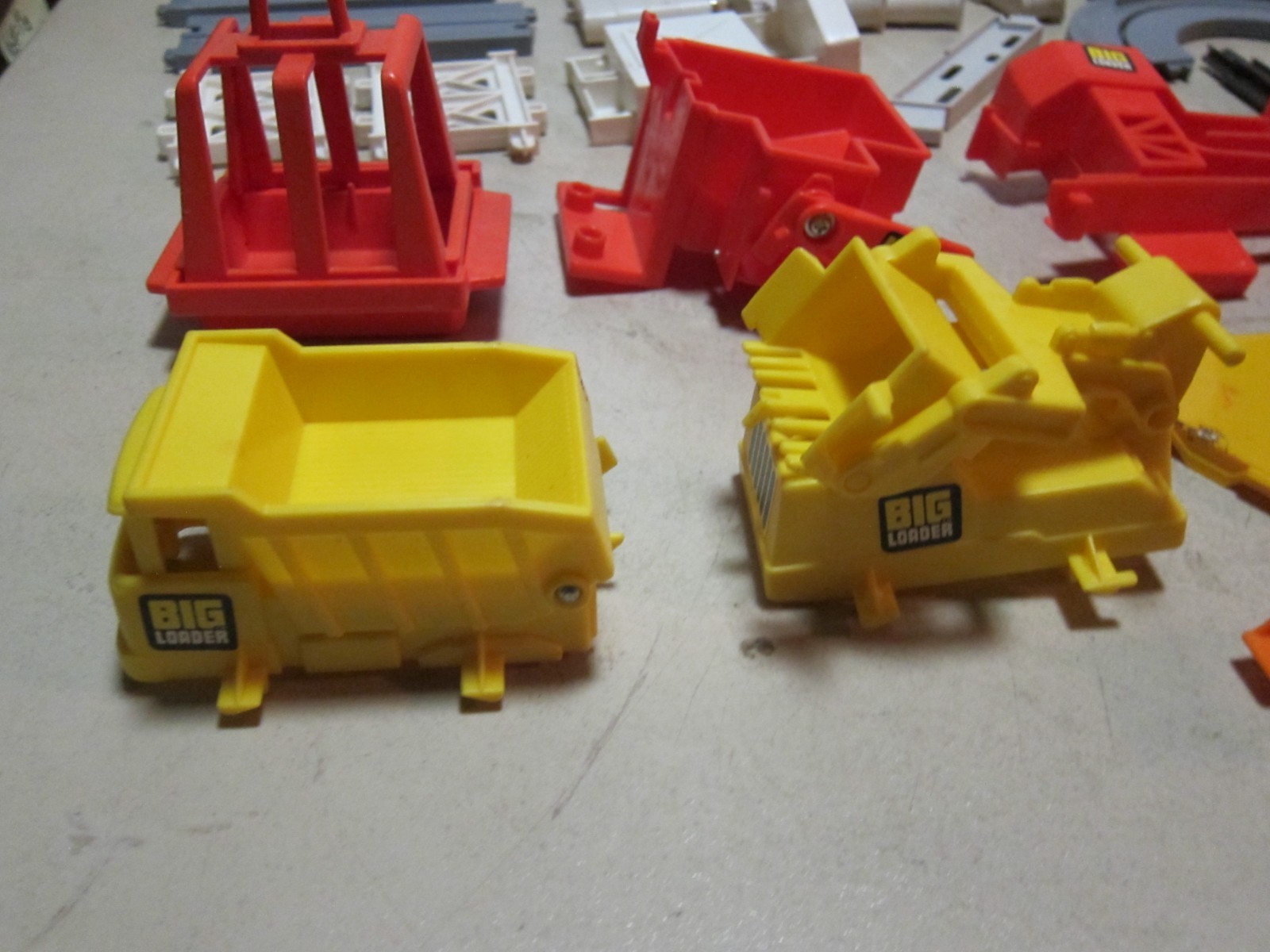 VTG 1977 Tomy Big Loader Construction set INCOMPLETE #5001, Parts as shown