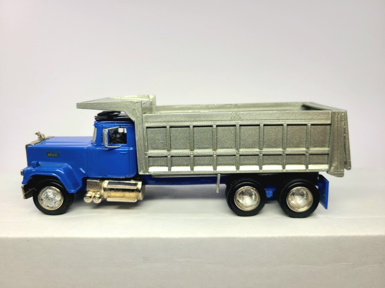 Mack Superliner 6×4 Dump Truck – Blue – ASAM Smith 1:48 Scale Diecast Model