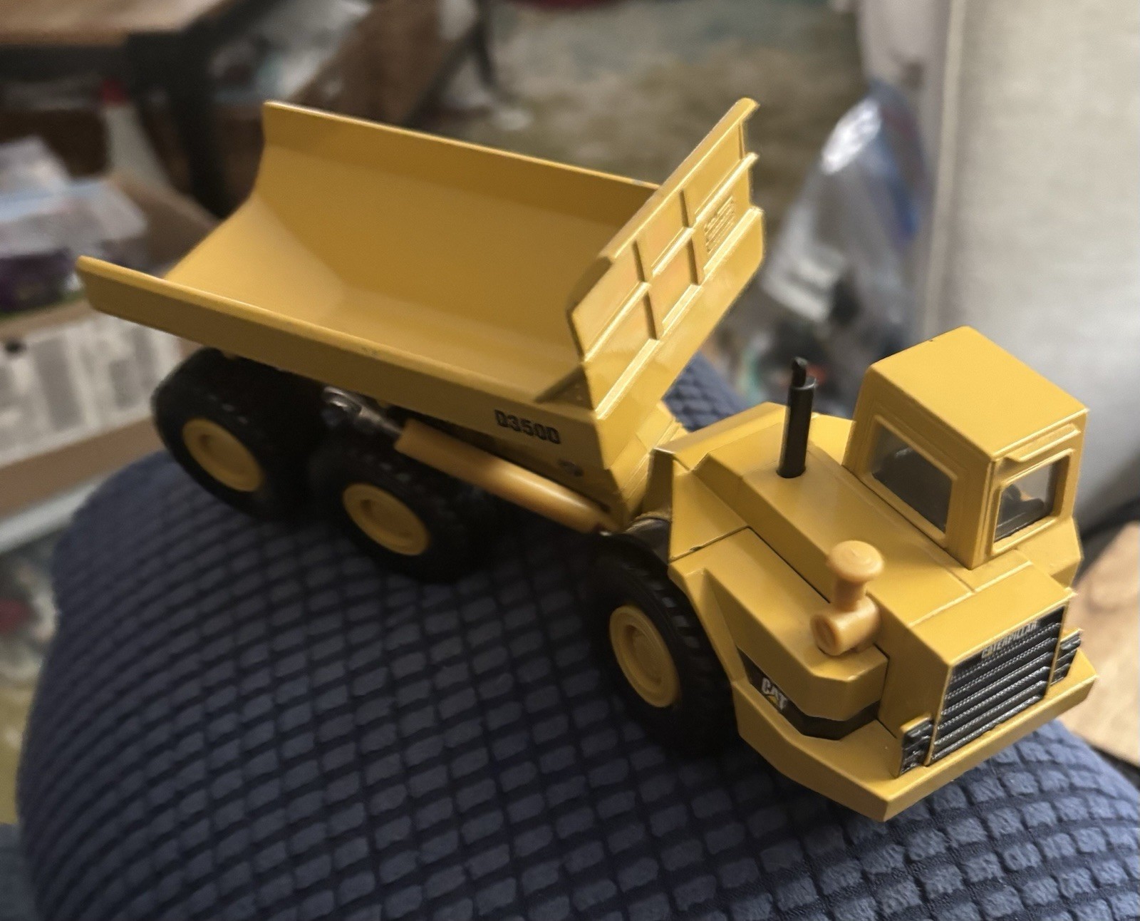 Caterpillar D350D Articulated Construction Dump Truck Diecast Ertl Yellow