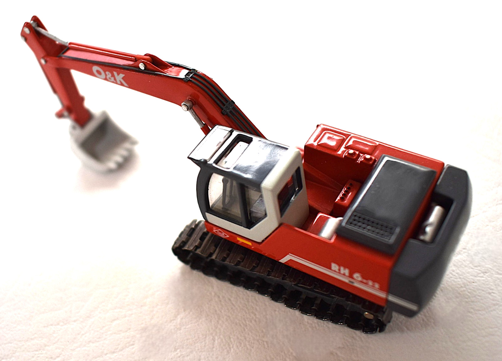 NZG 474 O&K RH6 Track Excavator w/Metal Tracks 1/87 HO Scale Die-cast MIB