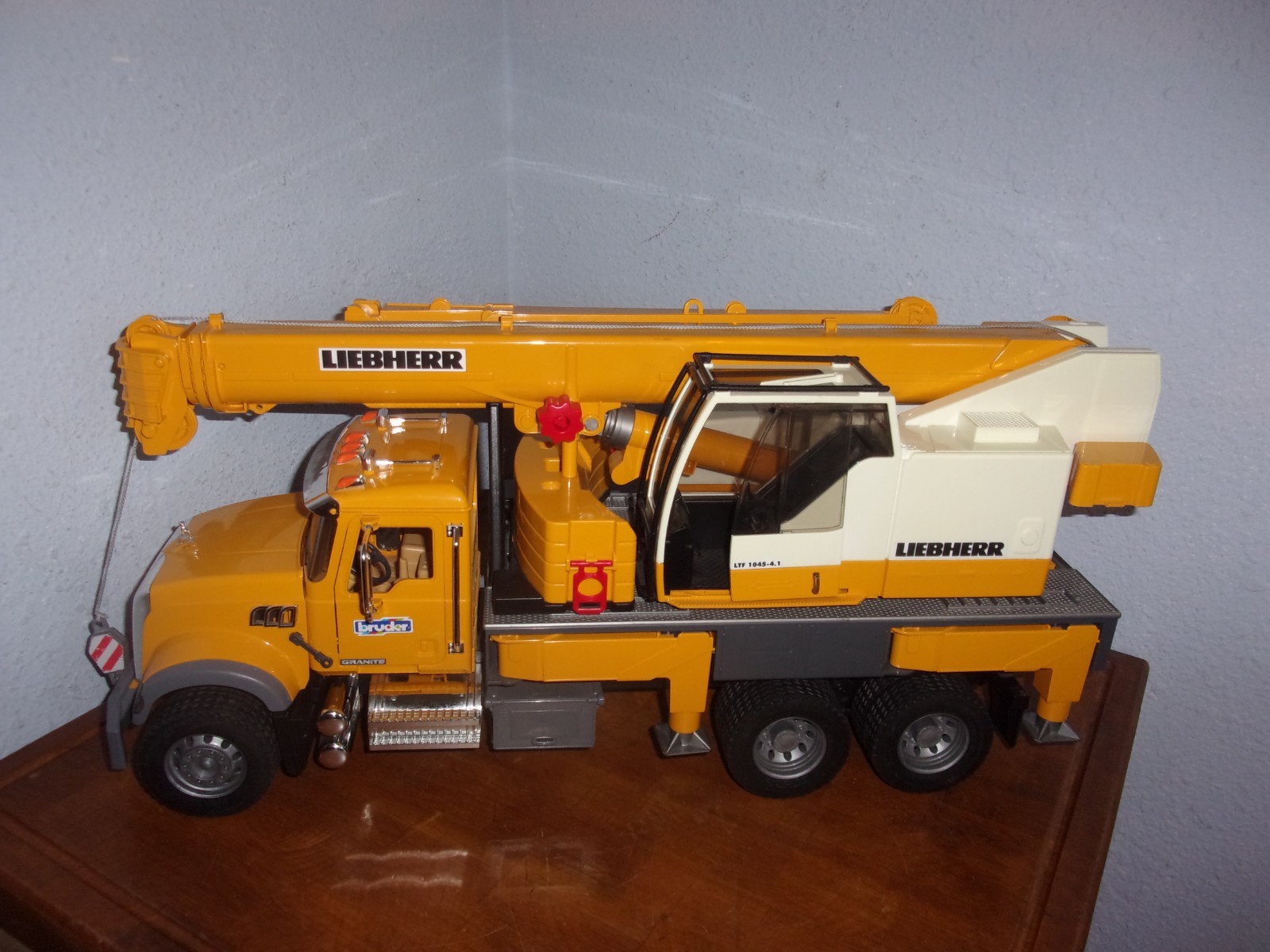 Bruder Mack Granite Liebherr Crane Truck 1/16 scale Mint 100% complete