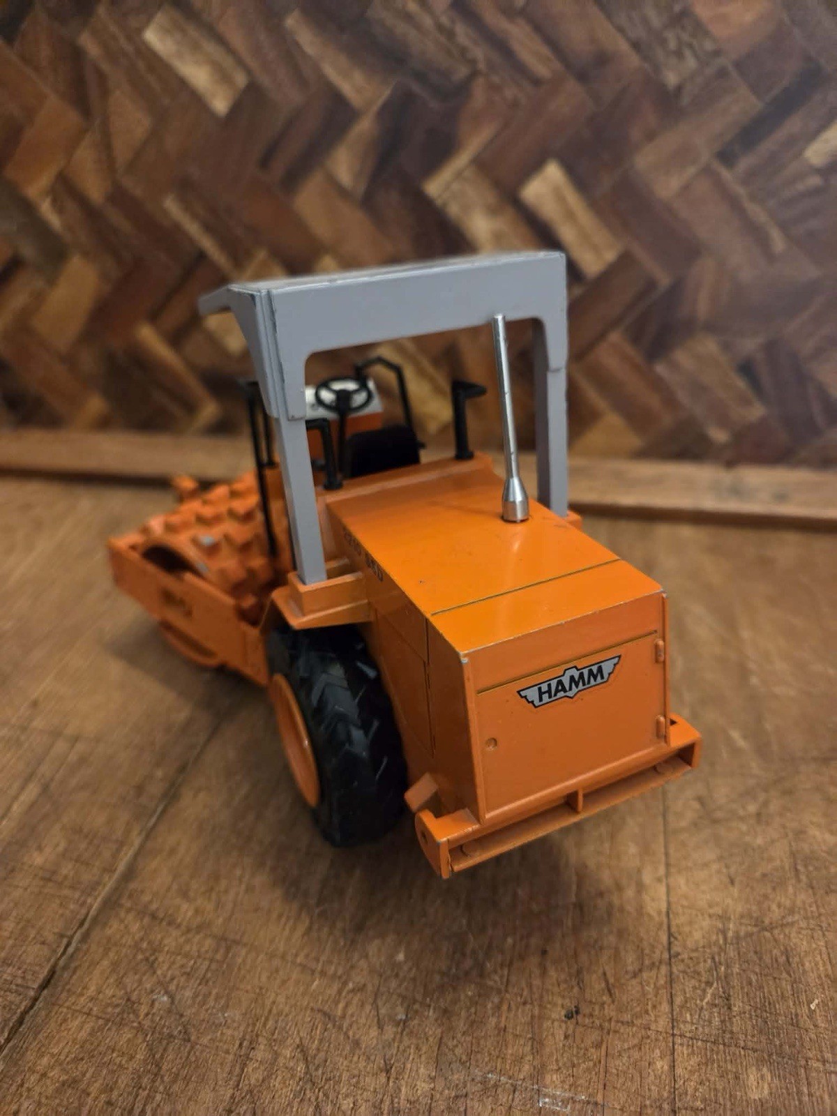 Hamm 2210-SSD Padded Roller Compactor Tractor – NZG 1:25 Scale Model #343