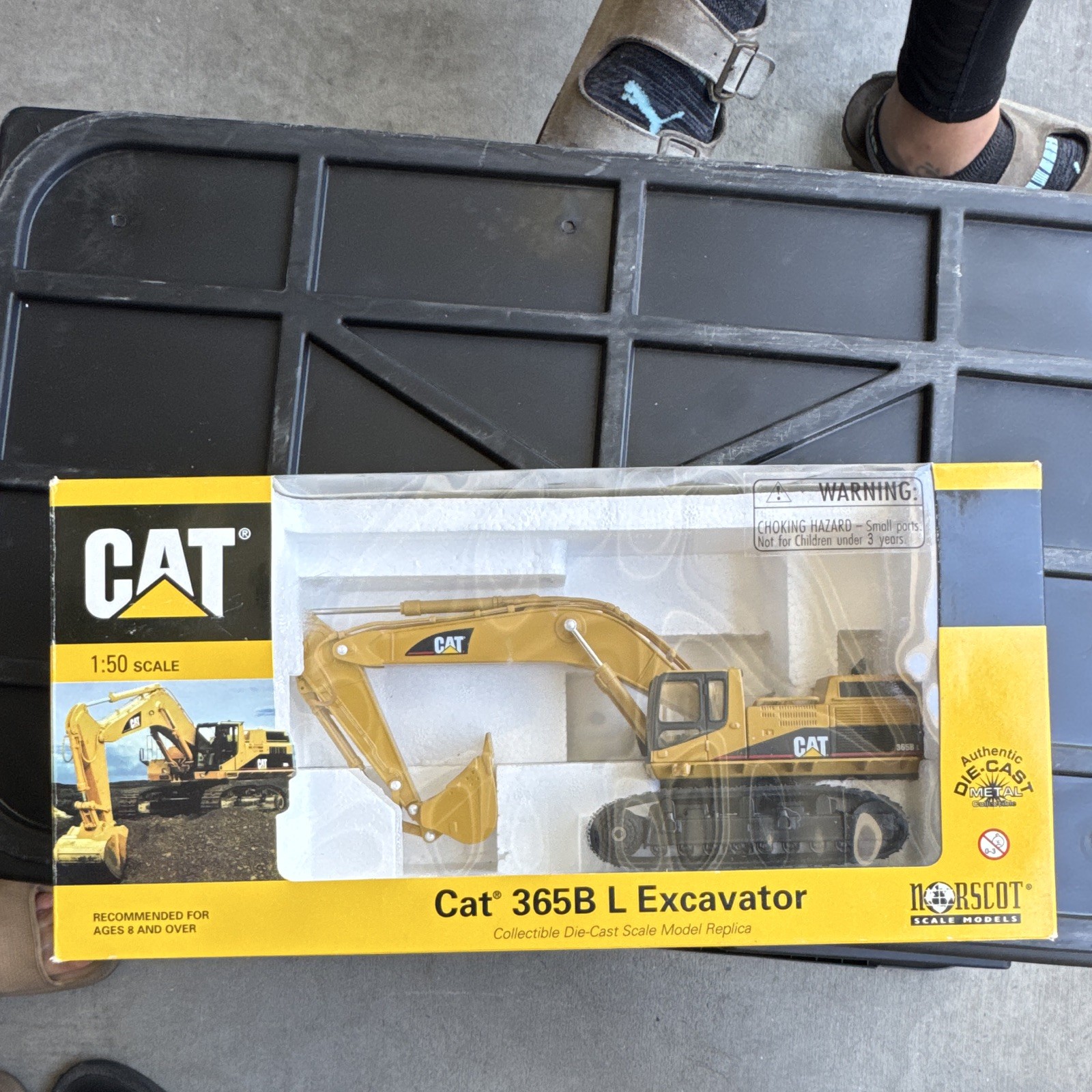 Norscot CAT 365B L Excavator Diecast Model 1:50 Yellow/Black MPN 55058