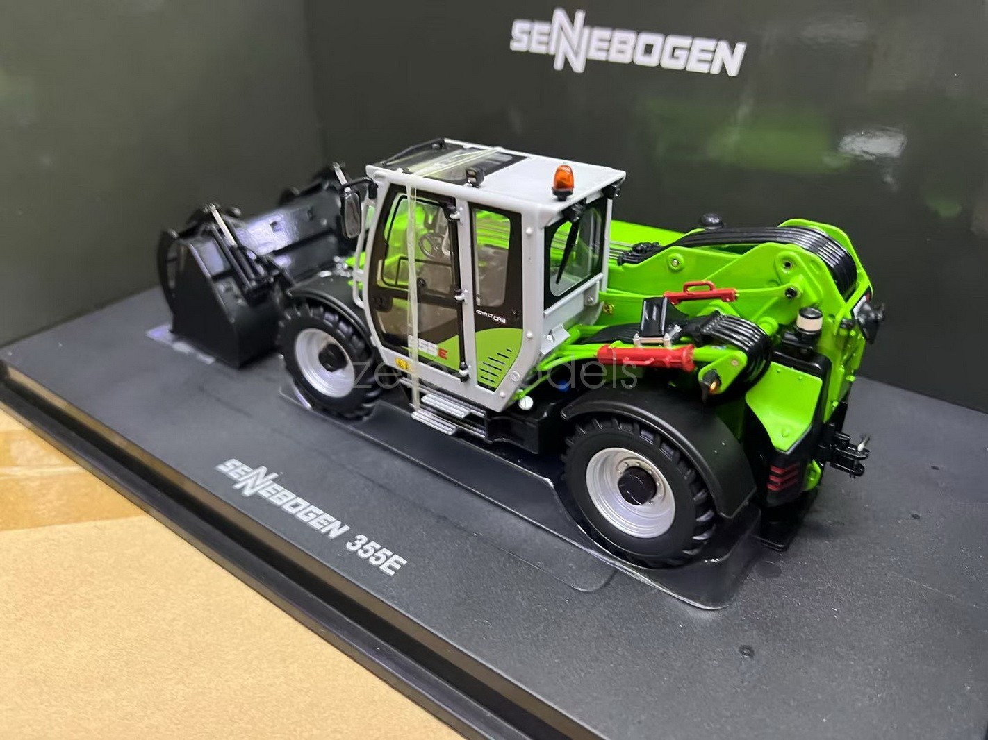 UH 1/32 Scale Sennebogen 355E Telescopic Loader Diecasr Model UH8170