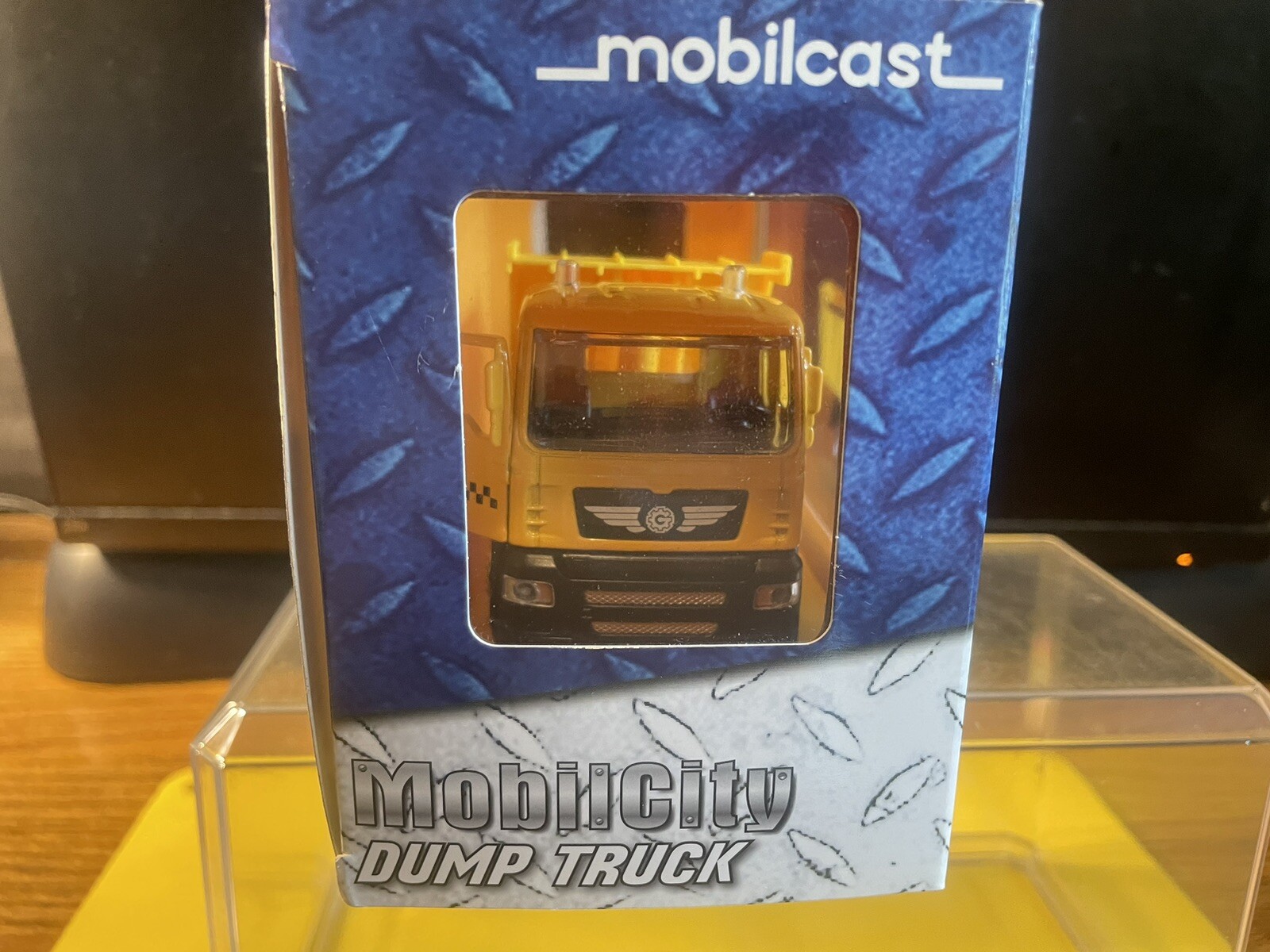 1/50th MOBILCITY DUMP TRUCK NIB BY MOBILCAST 6”LONG RARE HARD TO FIND