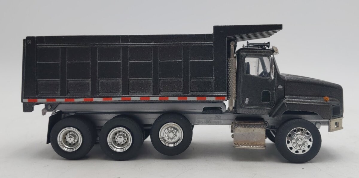 Conrad 1:50 Die-Cast Black International 5600 Dump Truck LN