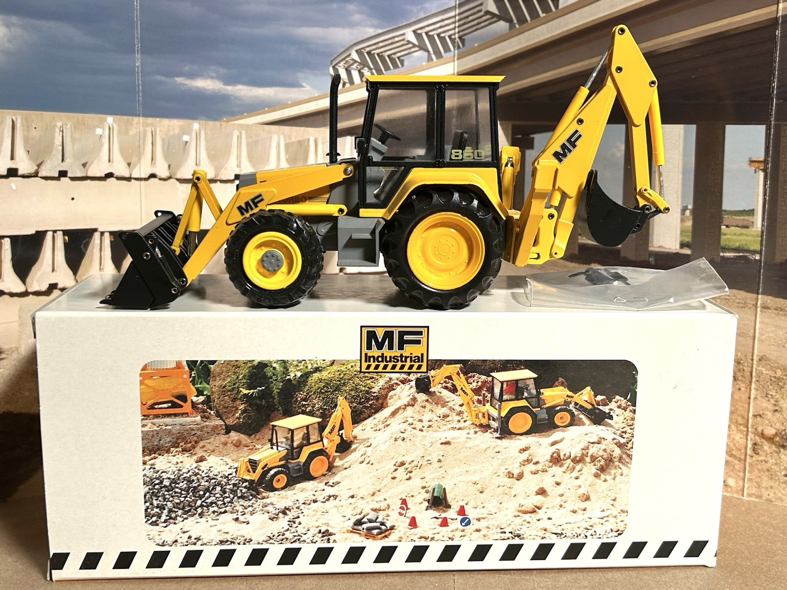 Conrad 1/35 Scale MF 860 Aftercare Fermec Centermount Backhoe (No. 2956) -Boxed-