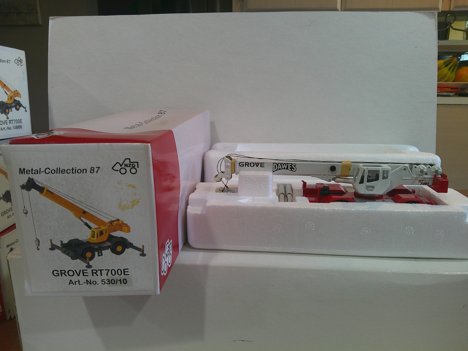NZG Grove RT700E DAWES NATIONWIDE CRANE RENTAL #530/10 1:87 Scale Good+ Box