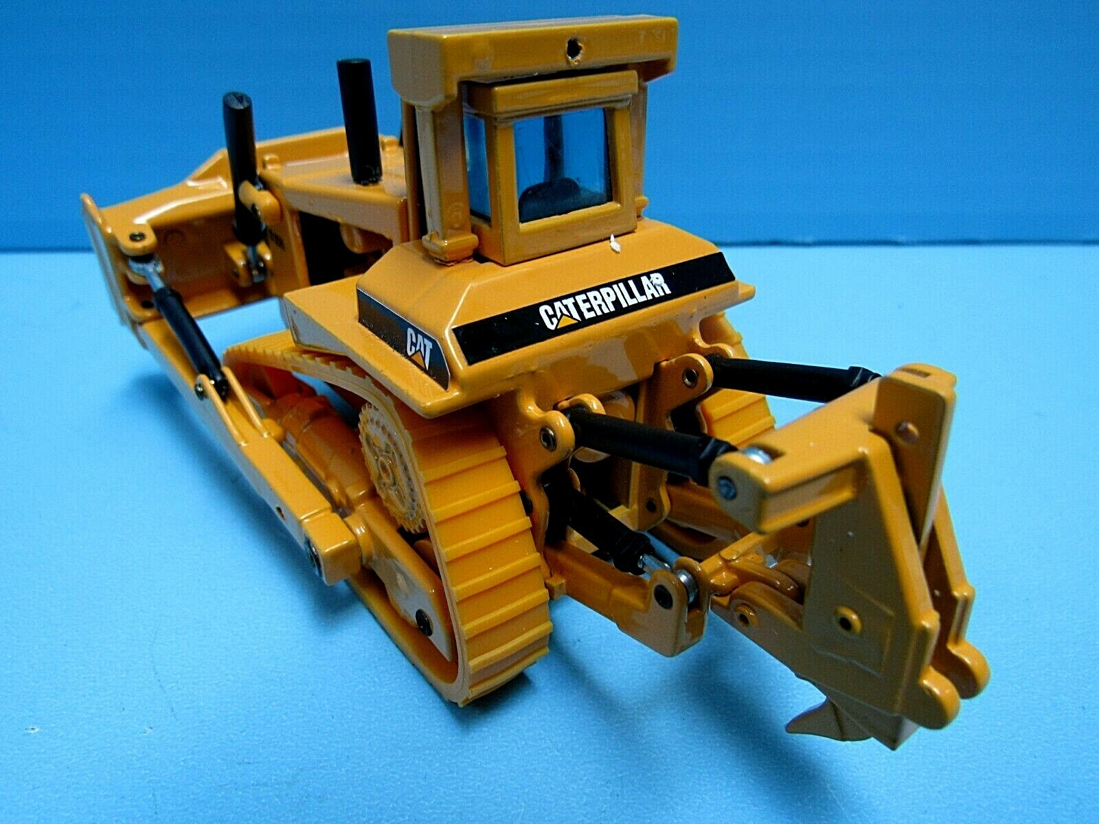 VTG CATERPILLAR D10N TRACK-TYPE TRACTOR SCALE 1:70 – REF NO. 220 JOAL – SPAIN