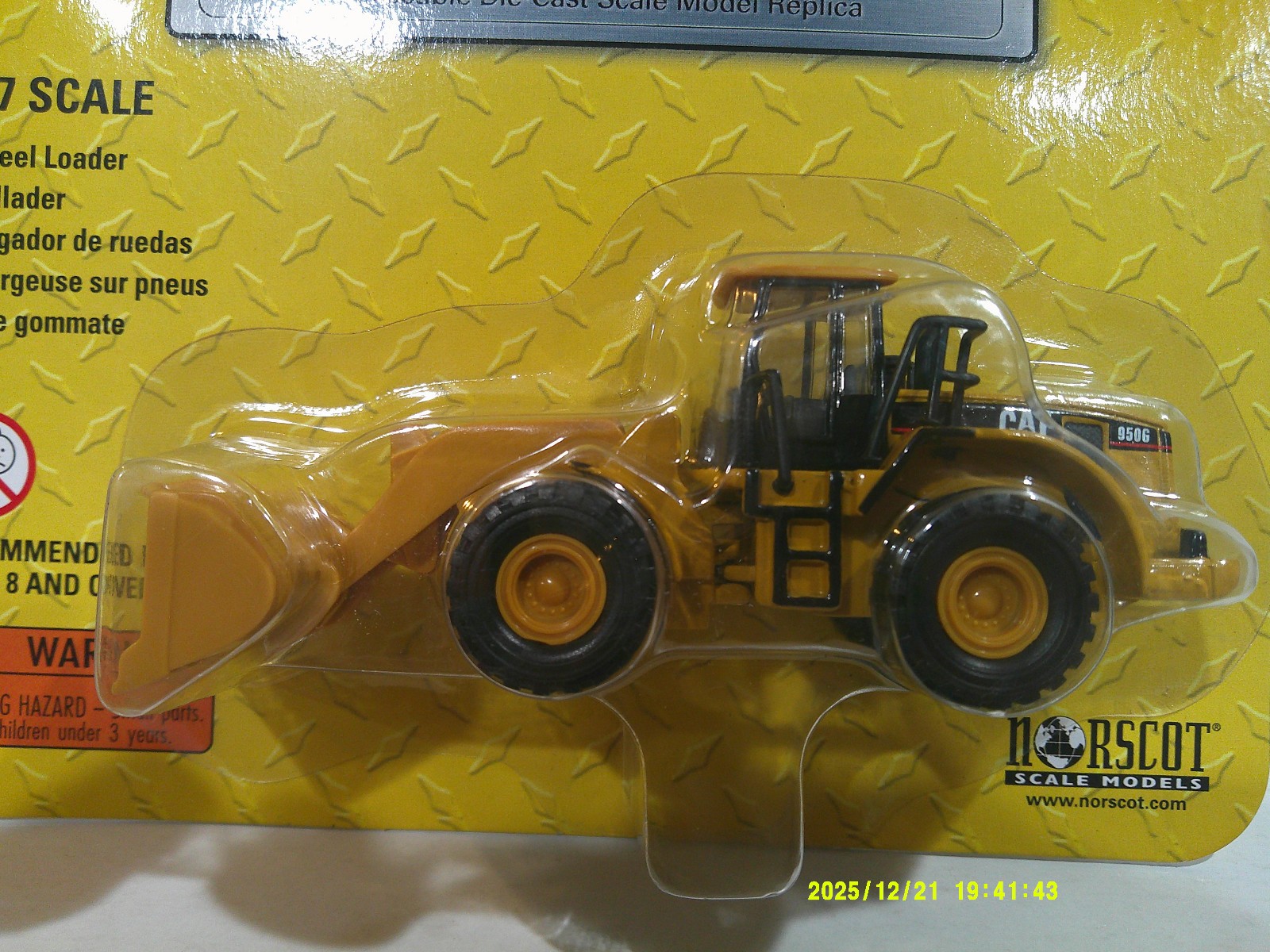 Norscot CAT 950G Series II Wheel Loader 1:87 Scale Darkish Yellow VG Card