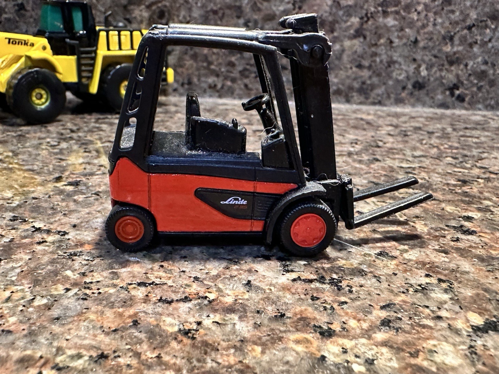 Lot of 2 Diecast Vehicles Tonka Wheel Loader & Siku Linde Forklift Construction