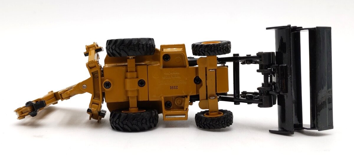 Norscot 55061 1:50 Caterpillar 420D IT Center Pivot Backhoe Construction Vehicle