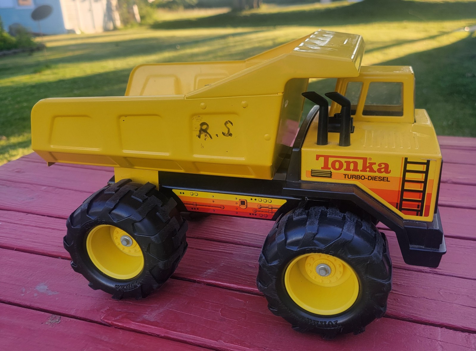 Tonka Turbo-Diesel Dump Truck Construction Vehicle Yellow/Black