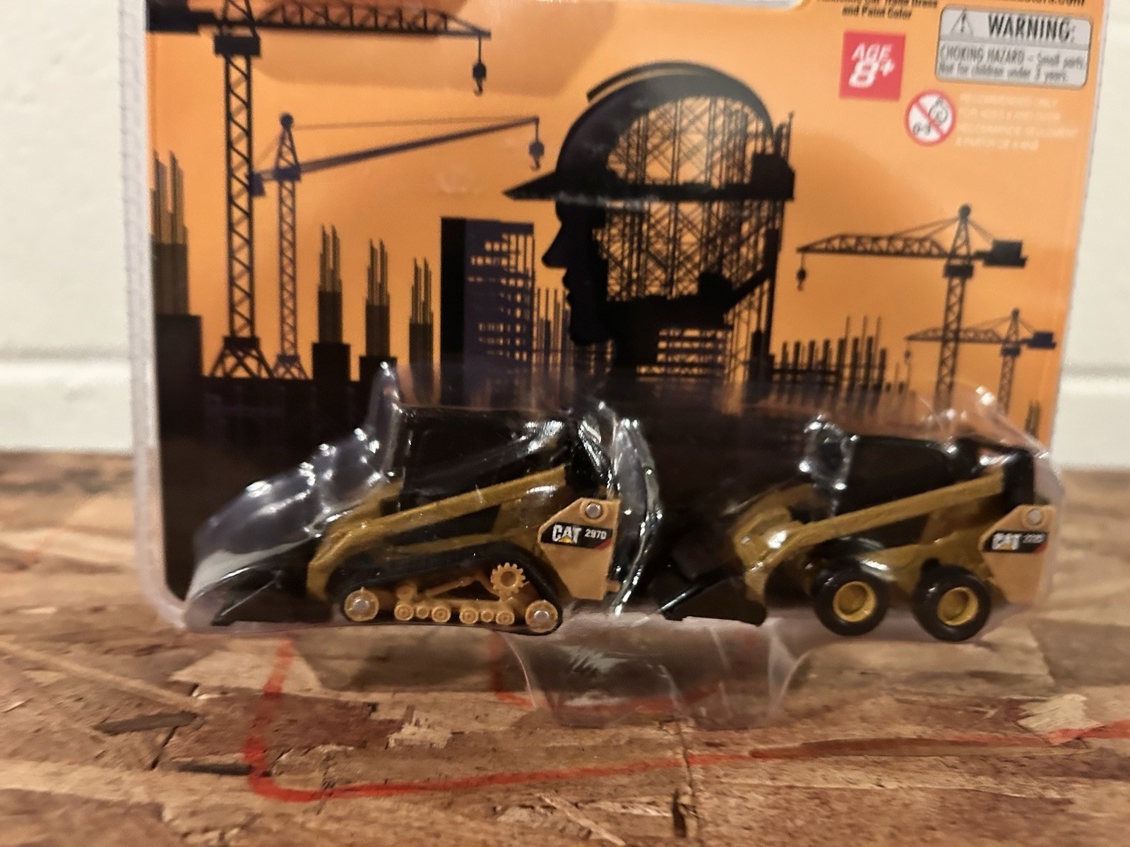 1/64 Scale Diecast Masters 297 D With Tracks & 272 D Rubber Tire