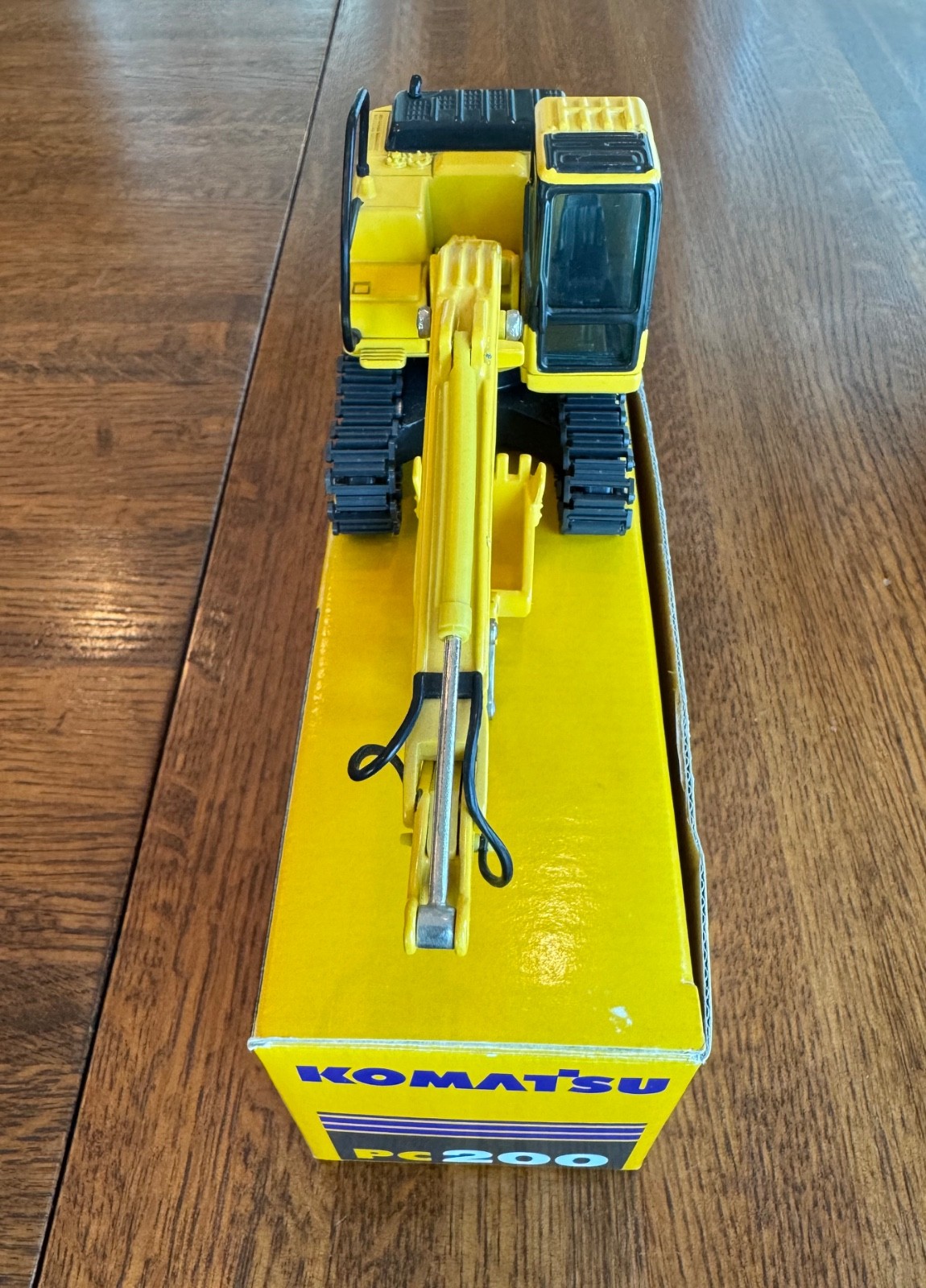 Galeo Komatsu PC200 Excavator 1:43 scale NIB