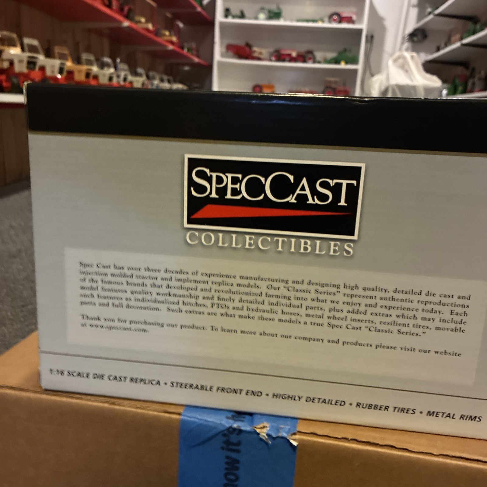 Spec Cast 1/16 High Detail Minneapolis Moline 4 Star Narrow Front Tractor SCT903