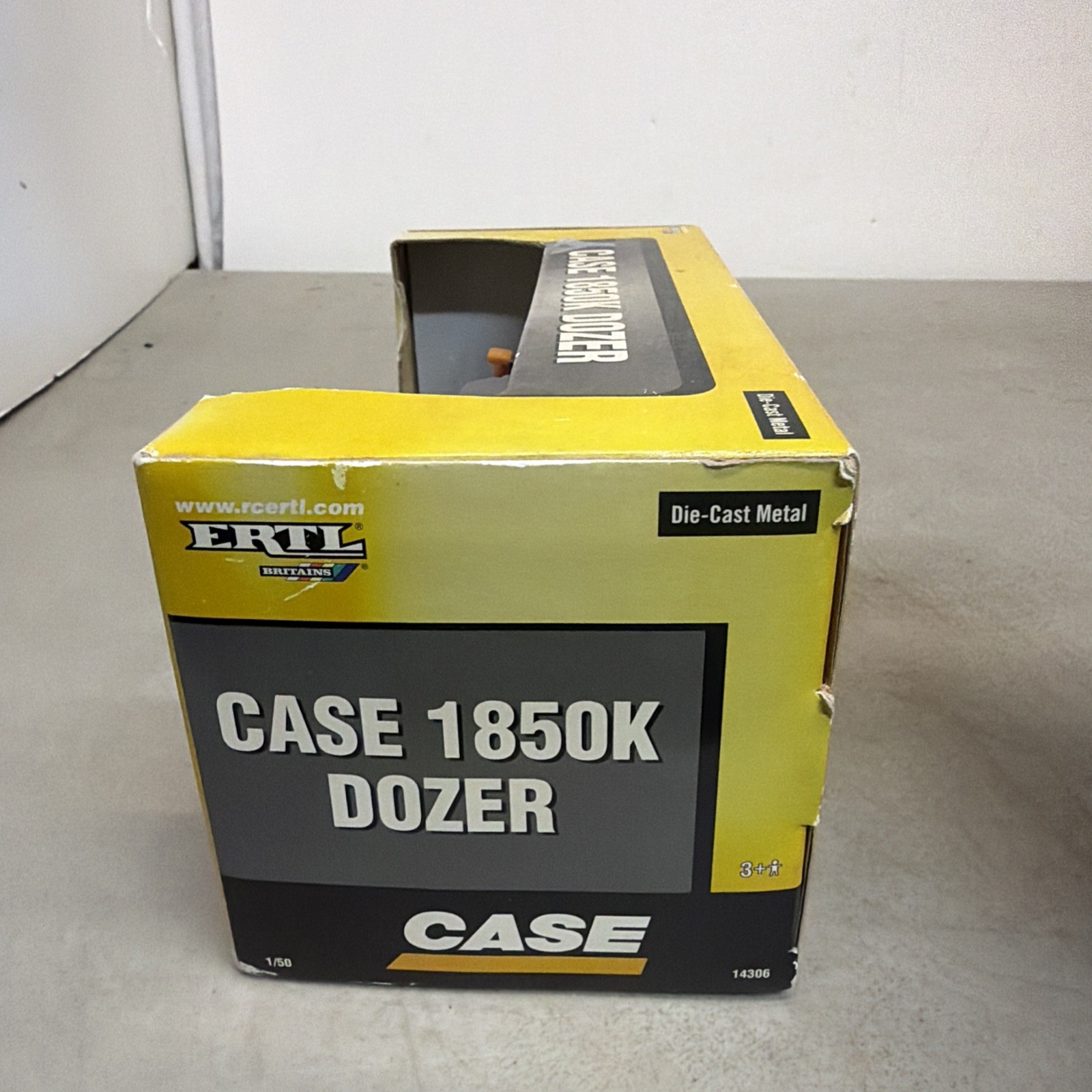 Ertl Case 1850K Crawler Dozer 1/50 Scale Die-Cast Construction Model