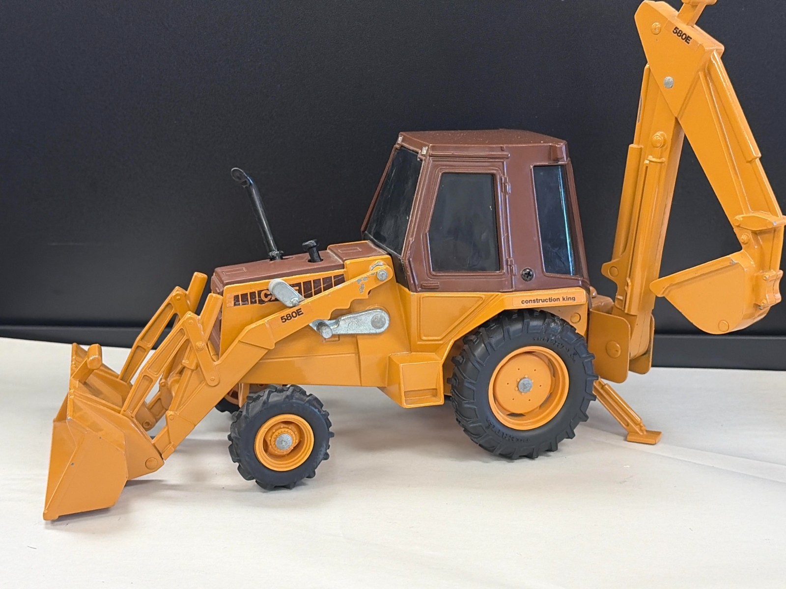 Vintage ERTL CASE 580 E 1:16 Scale Construction Loader Backhoe