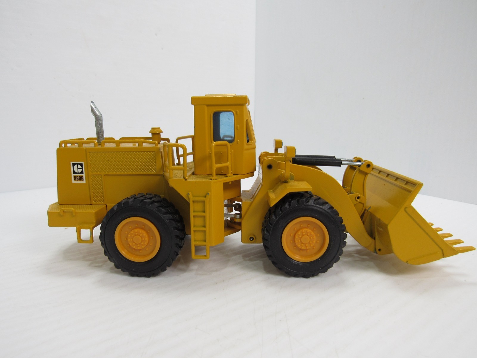 Caterpillar CAT 988B Wheel-Type Loader NZG 1/50