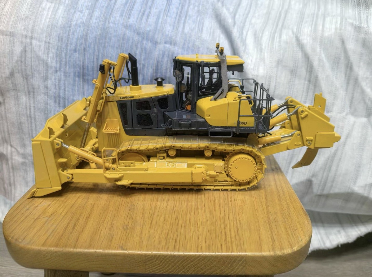 1/35 Scale LIUGONG LD60D DOZER Diecast Model Toy Collection Gift NIB