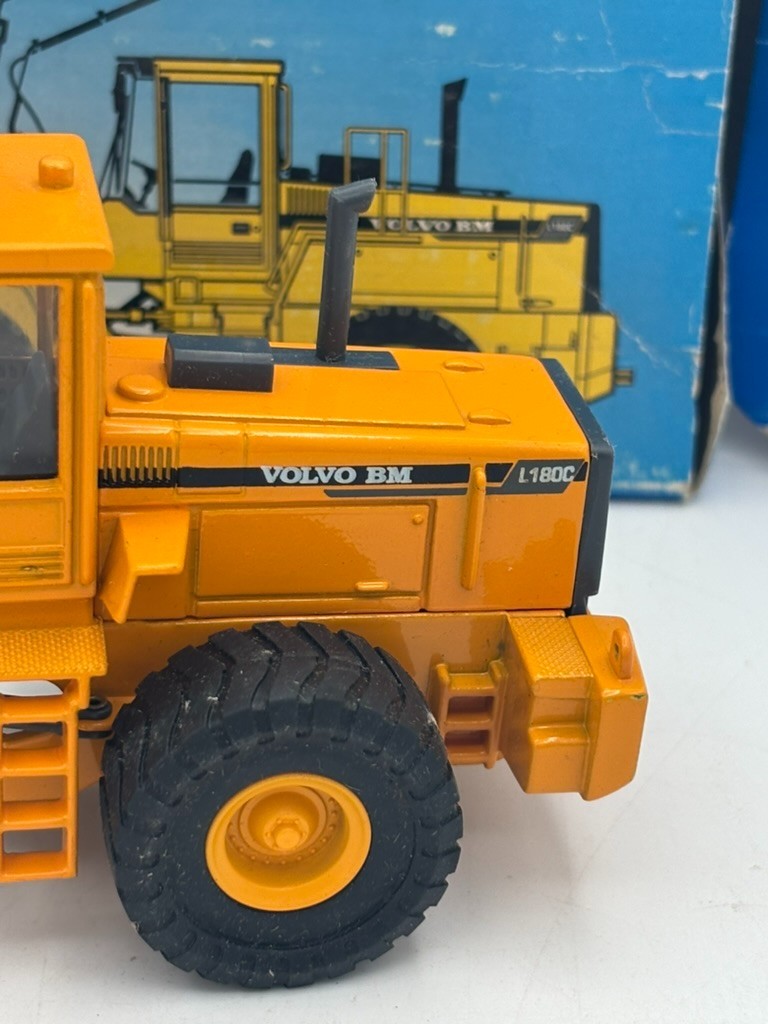 1/50 Scale Diecast Volvo BM L 180C HIGH-LIFT Loader with box