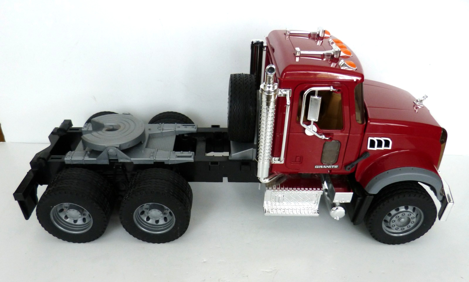 Bruder 19.5″ Mack Truck Semi-Tractor 2007 Germany READ