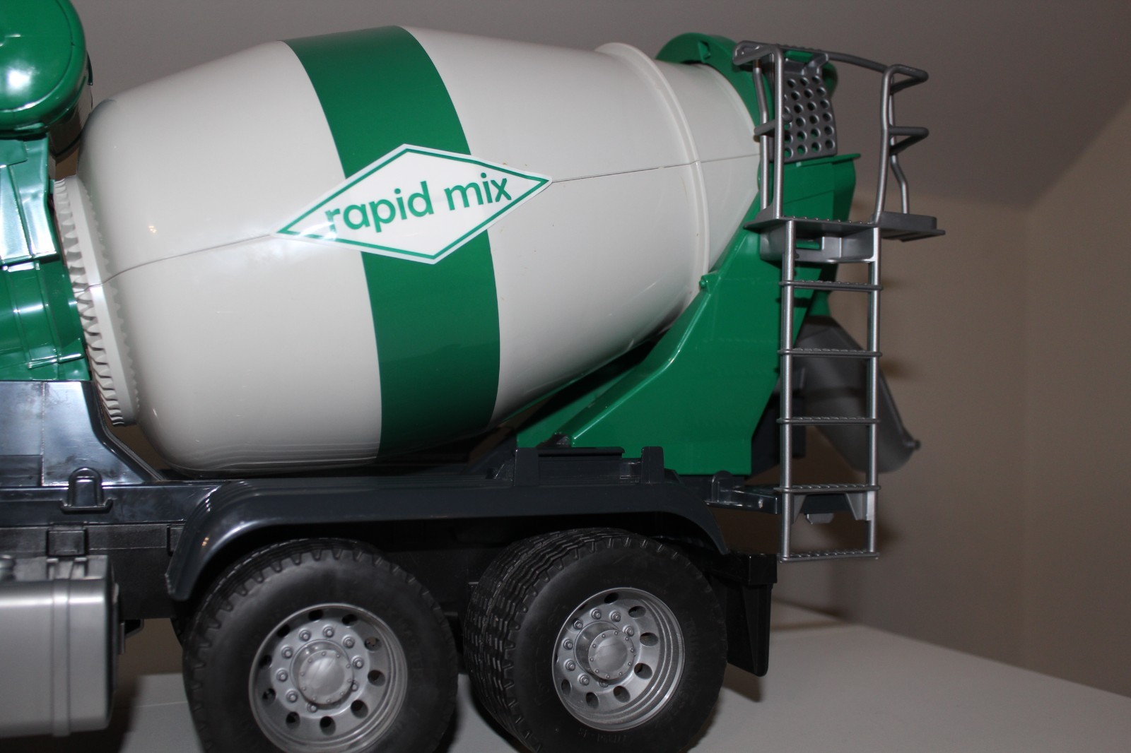 CONCRETE Cement MIXER TRUCK MAN TGA Green Bruder Toy Car Model 1/16 1:16