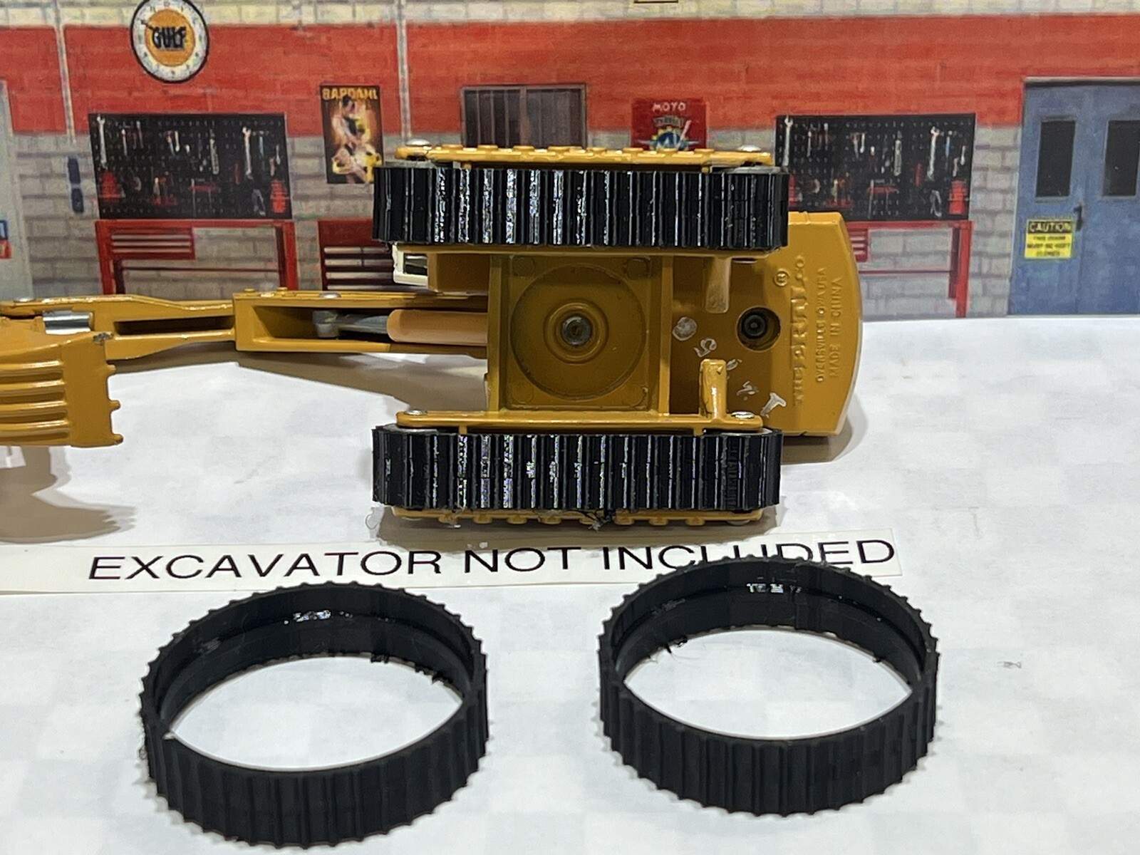 ERTL Diecast International 640 Excavator Equipment 1/64 (TRACKS ONLY)