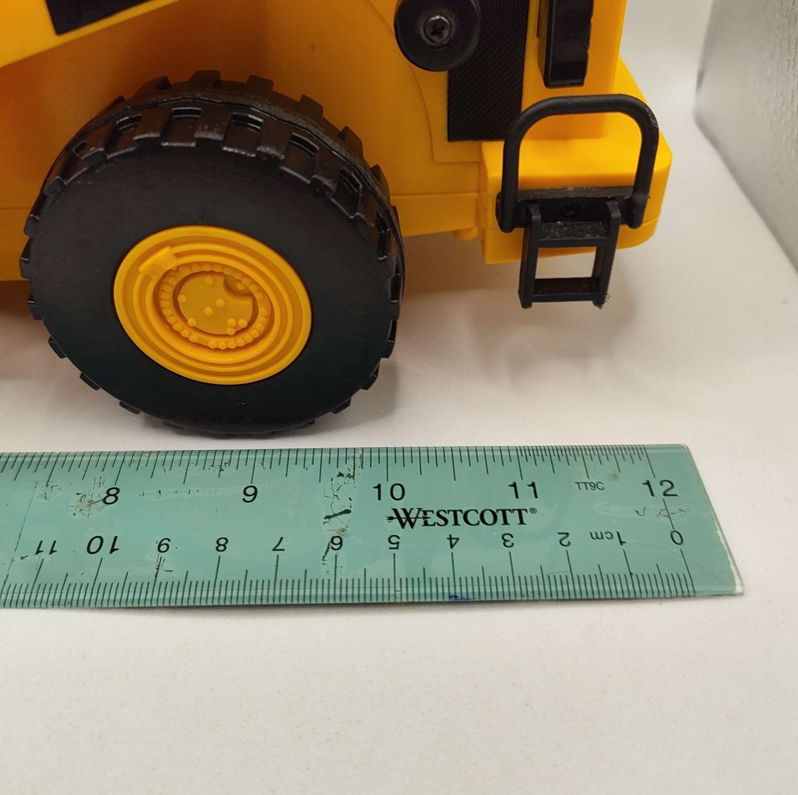 Toy State Industrial CAT Caterpillar Construction Front Loader Toy 12″ Yellow