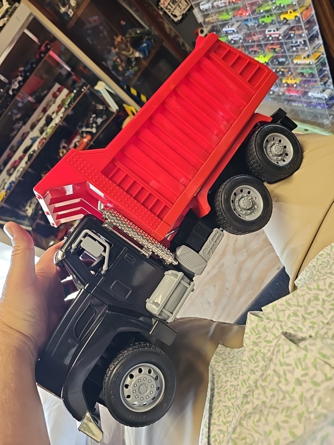 POWERFUL 20″L LIFT TRUCK BATTAT BRAND LIGHTS/SOUNDS W/HORN NO REMOTE