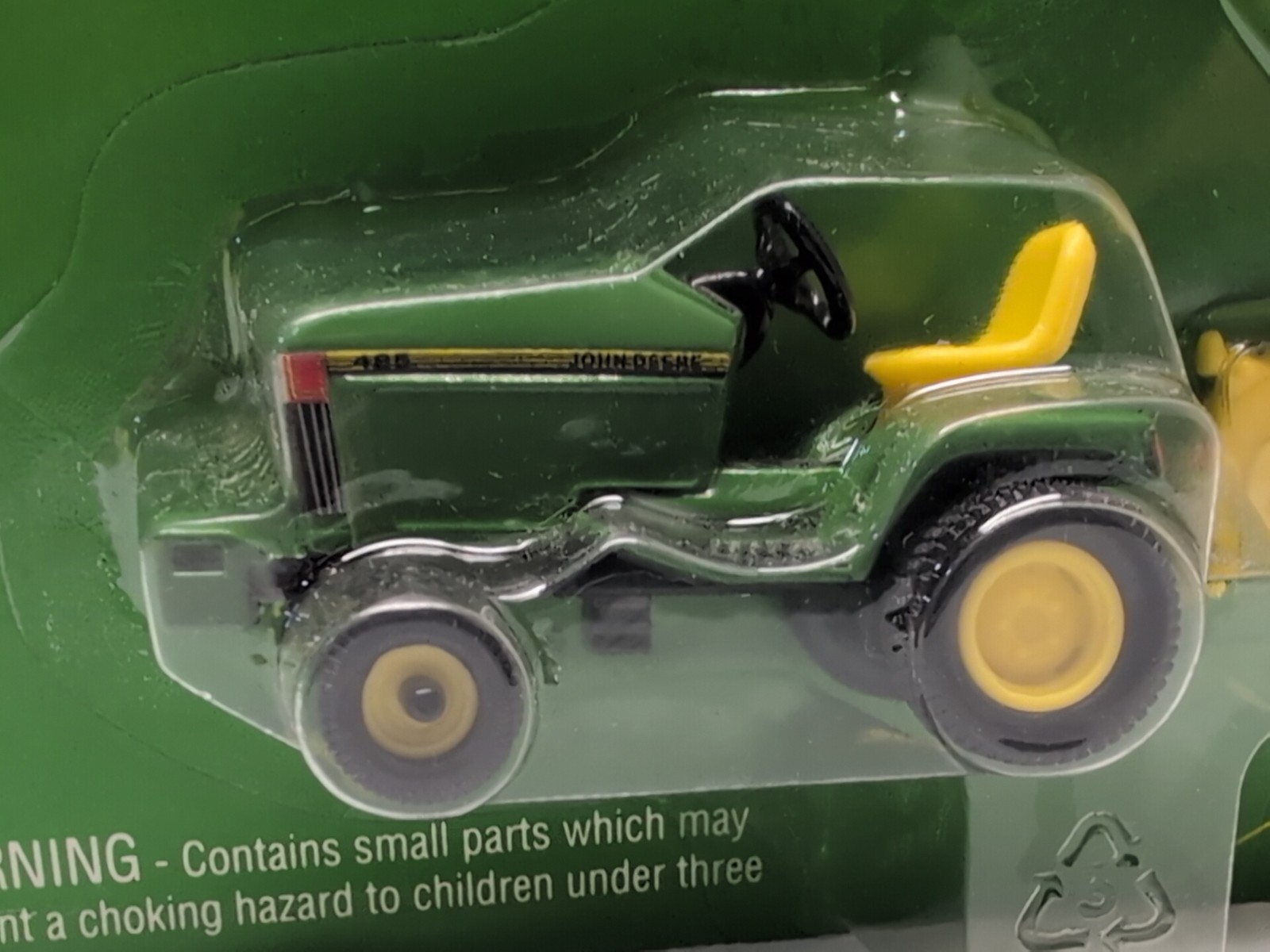 Ertl John Deere Model 425 Lawn & Garden Tractor w/Snow Blower & Deck #5745 1/32