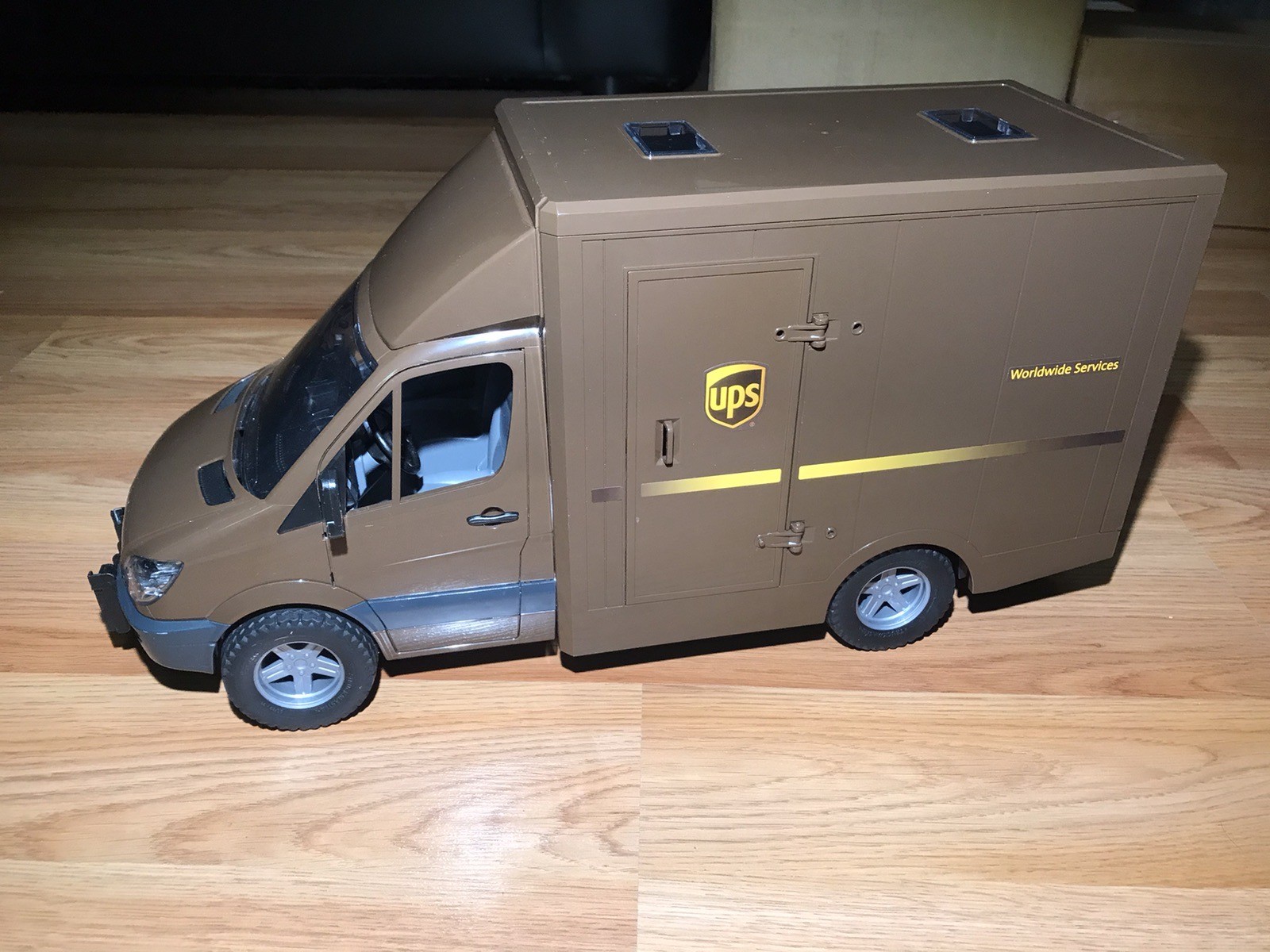 1/16 Mercedes-Benz Sprinter UPS Truck by Bruder 02678 Missing Rear Doors