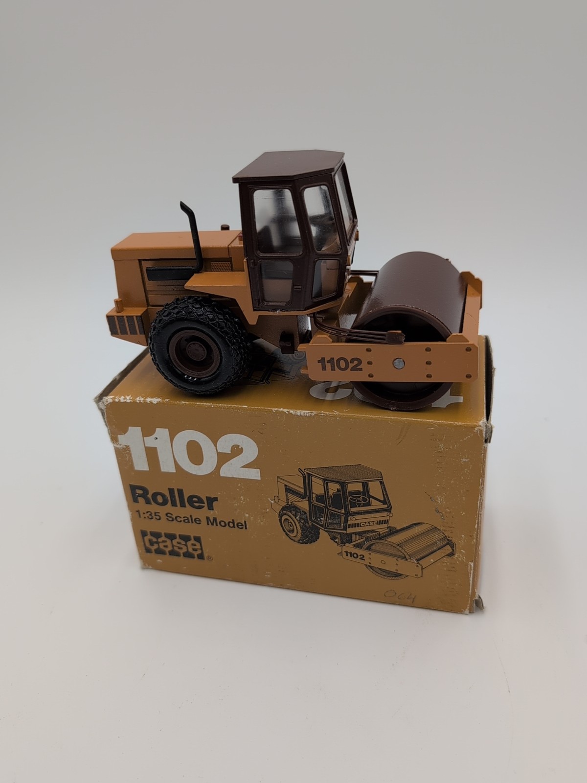 1/35 Case 1102 Roller Compactor – Conrad Diecast Model #2703