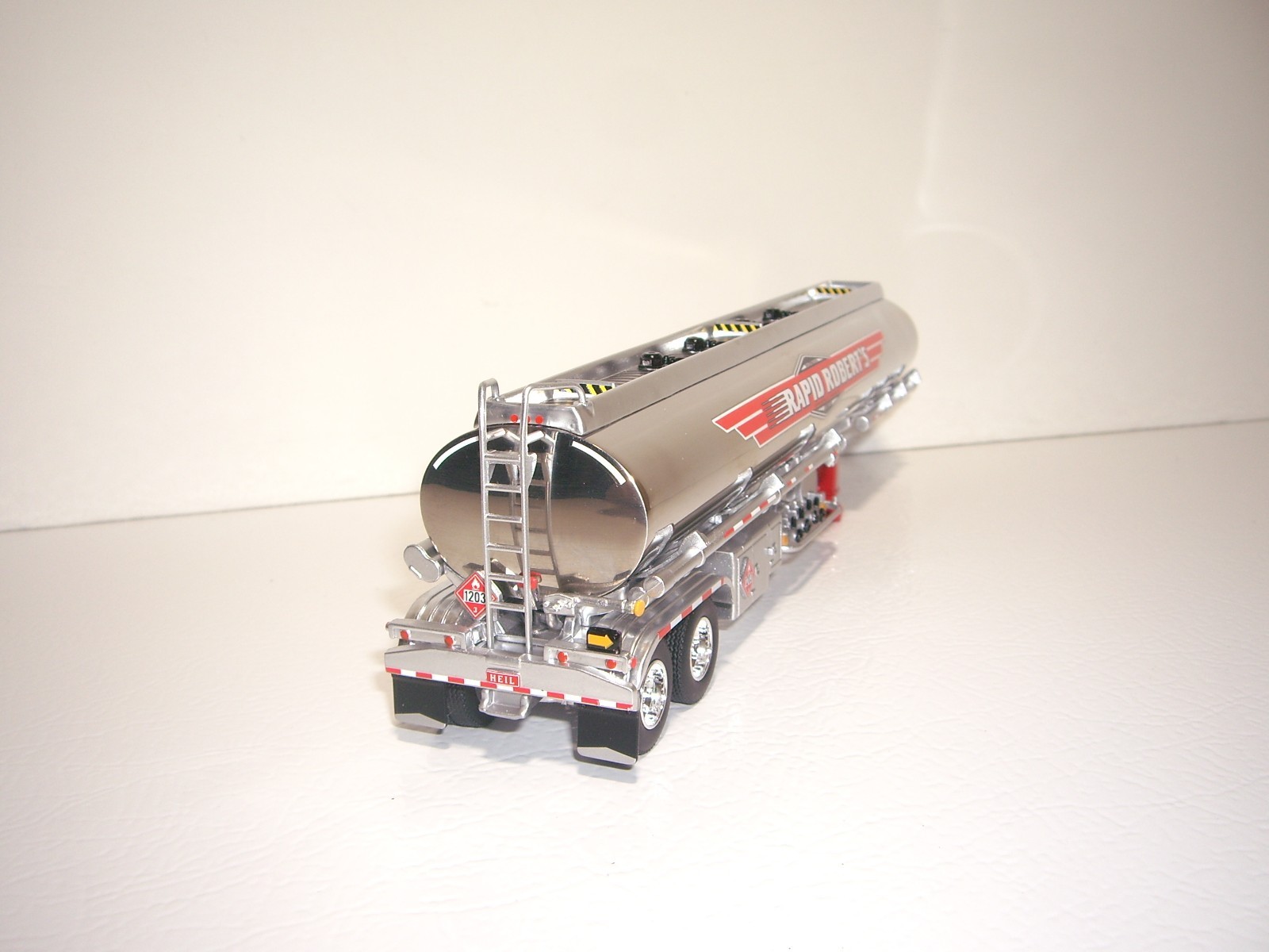 DCP FIRST GEAR 1/64 RAPID ROBERTS LOGOED HEIL CHROME FUEL TANKER