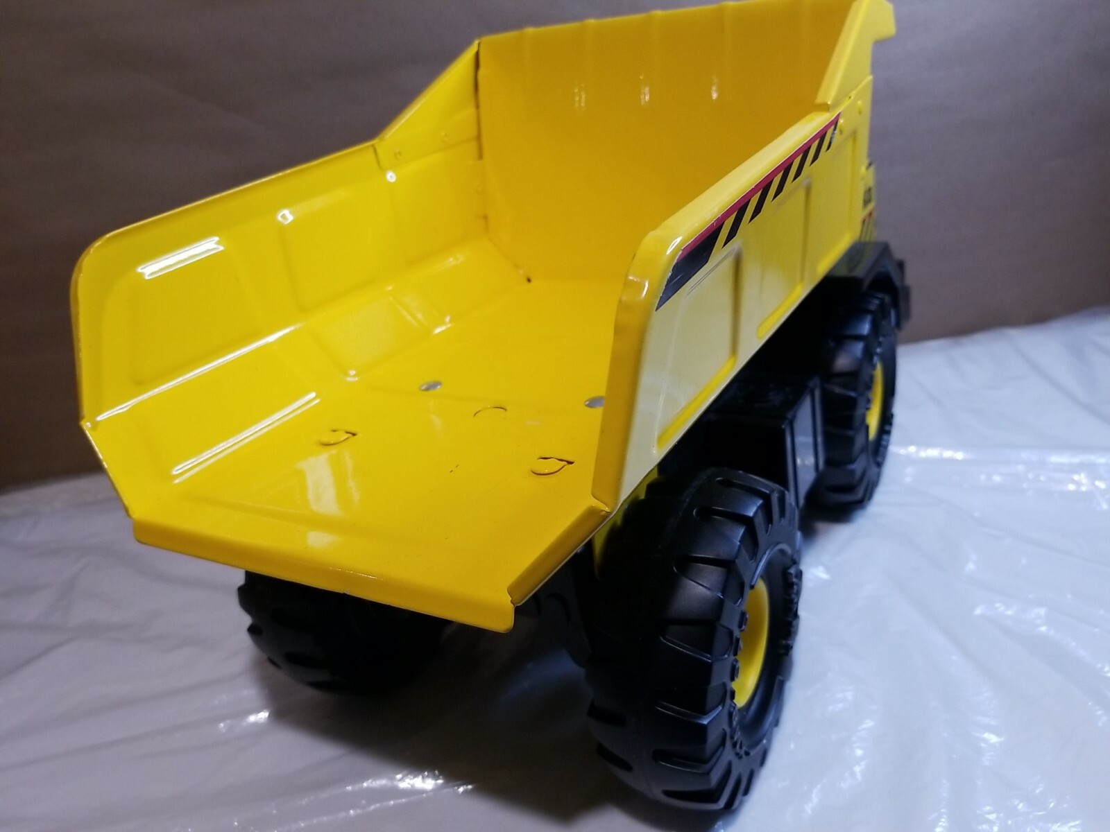 Tonka 93918 Classic Steel Mighty Dump Truck