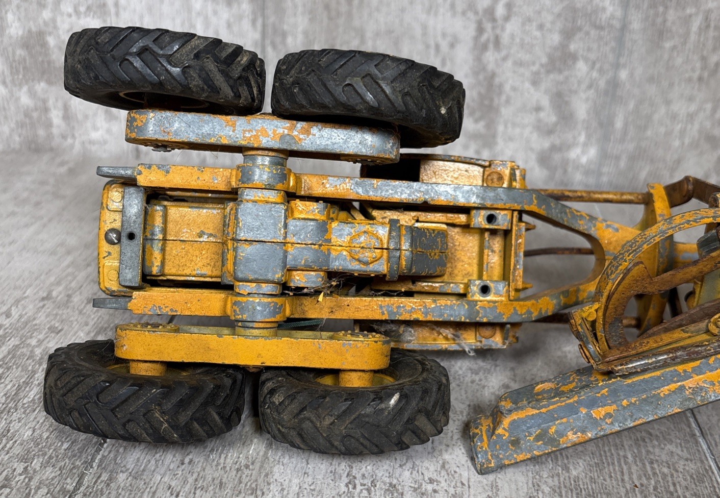 Vintage Ertl/Reuhl Caterpillar No. 12 Motor Road Grader Diecast For Parts/Repair