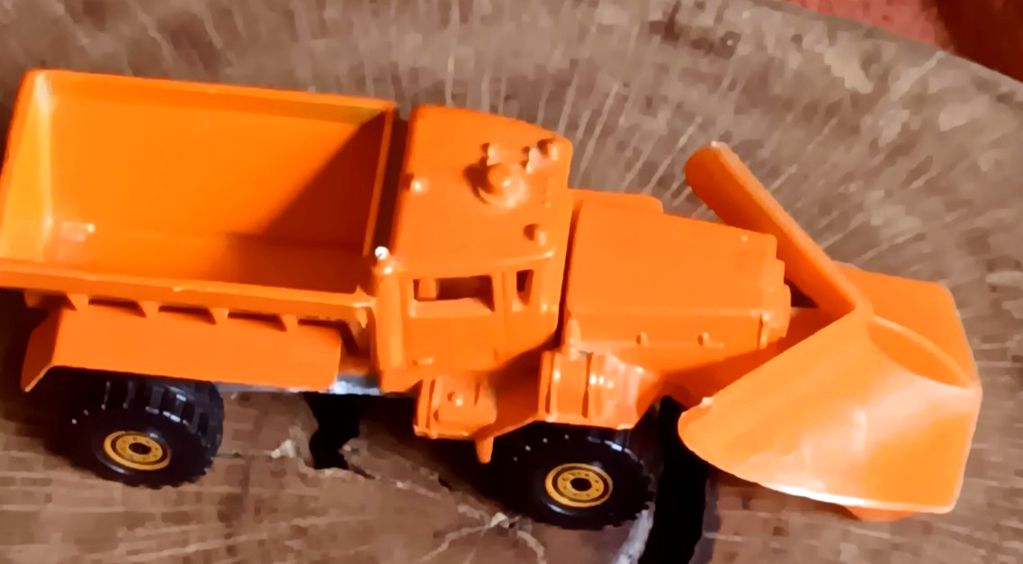 Mattel HOT WHEELS OSHKOSH Snow Plow 1:64 1983 Orange